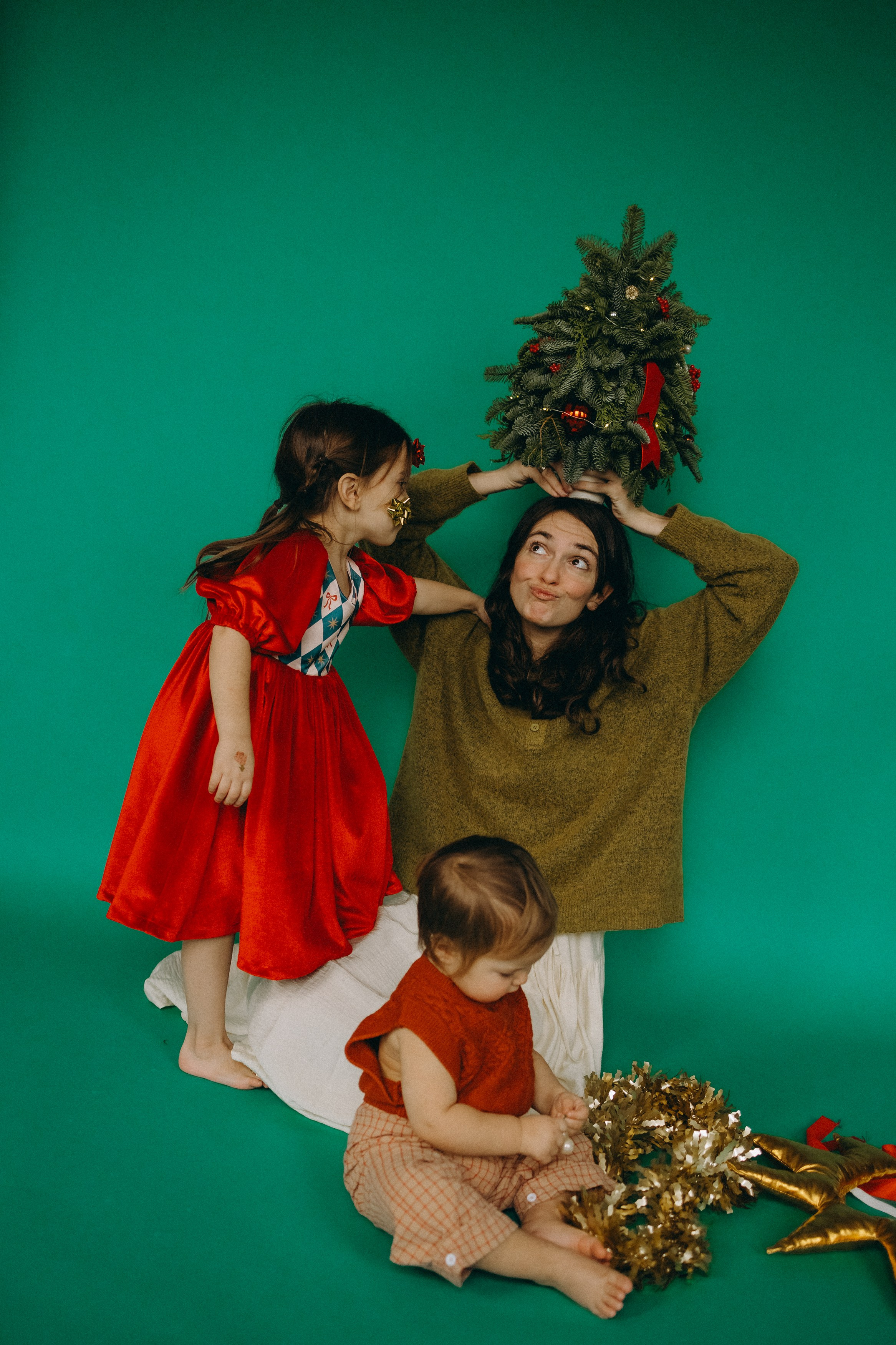 Женя, Мия, Нина. Главная