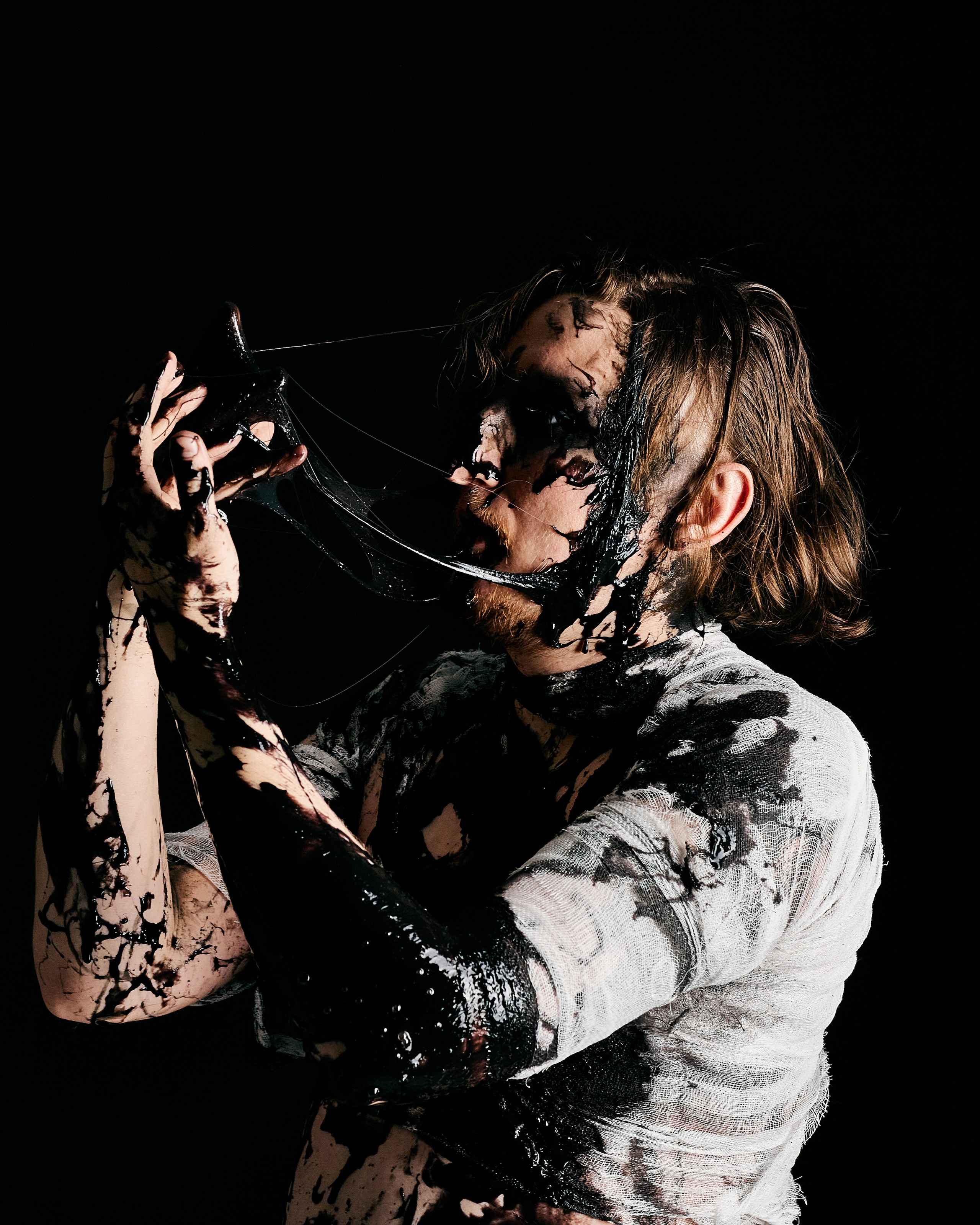 Чёрная жидкость. Фотограф из Первоуральска Роман Заиченко