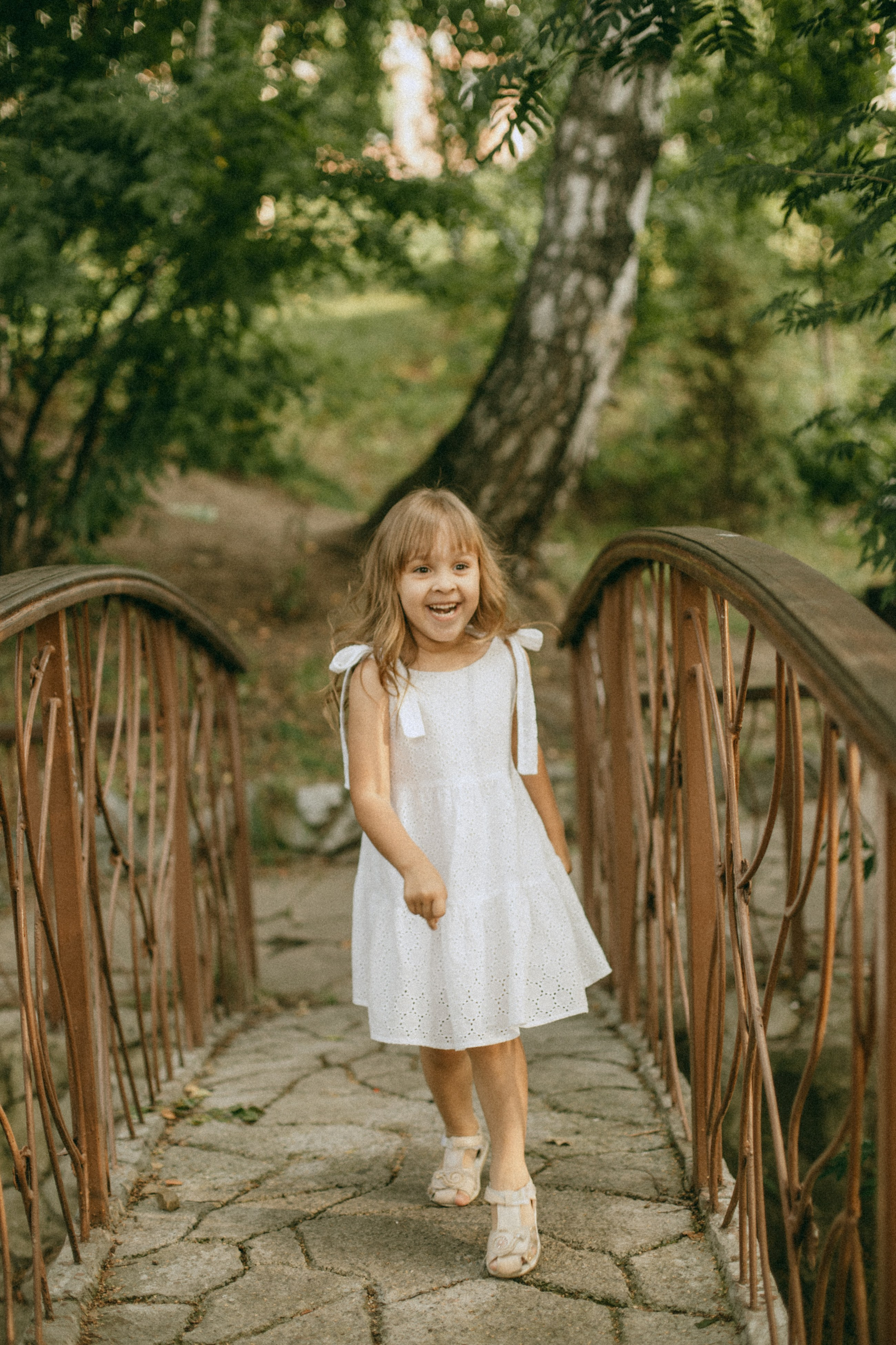 Эмма и Влада на летней прогулке с мамой. Фотограф Наталья Кургина Слюдянка Иркутск
