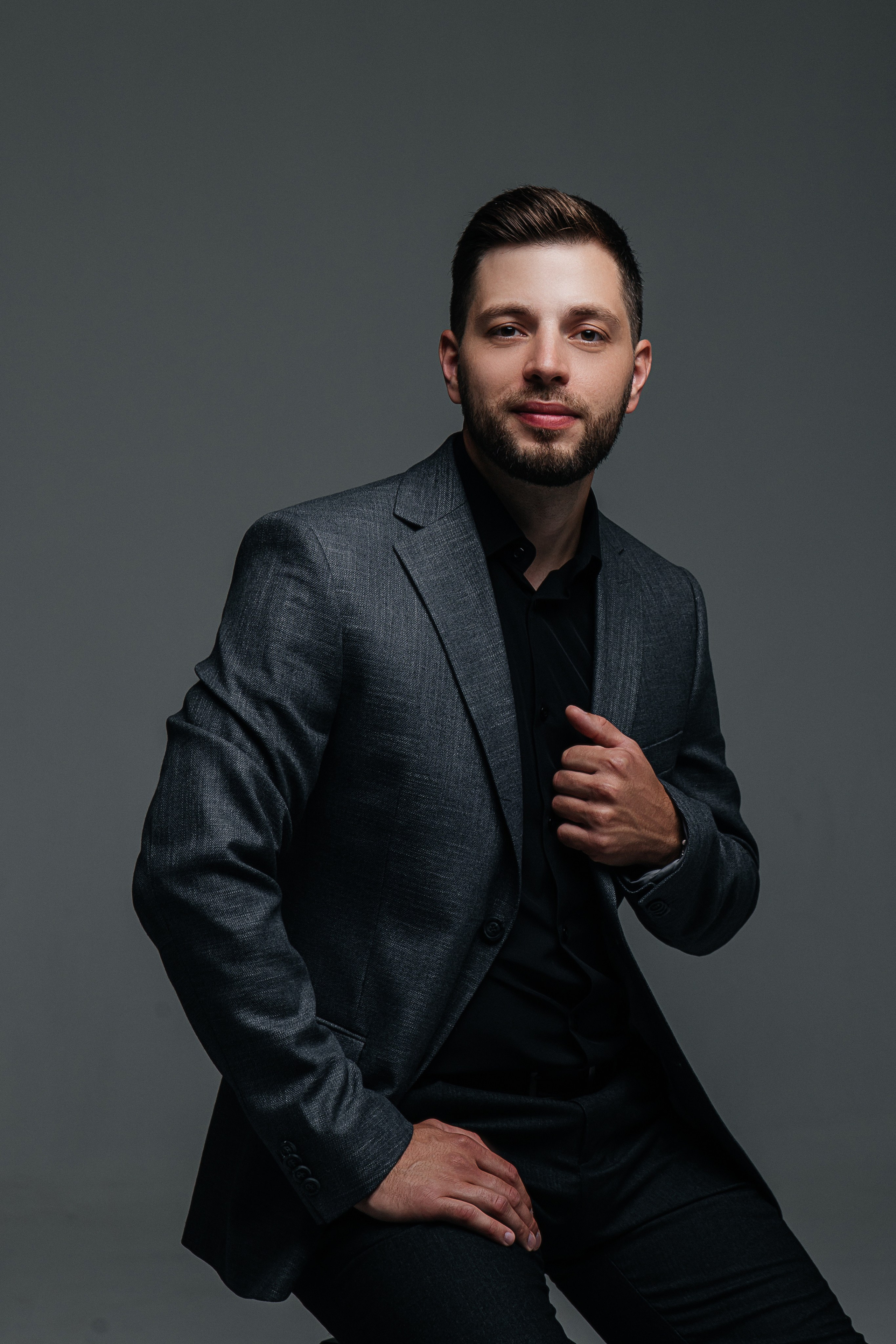 Мужской бизнес портрет. Фотограф в Иркутске Анастасия Кись. Студийная фотосессия беременности в тканях Иркутск. Семейная фотосессия, ПОРТРЕТ «ПОКОЛЕНИЕ»