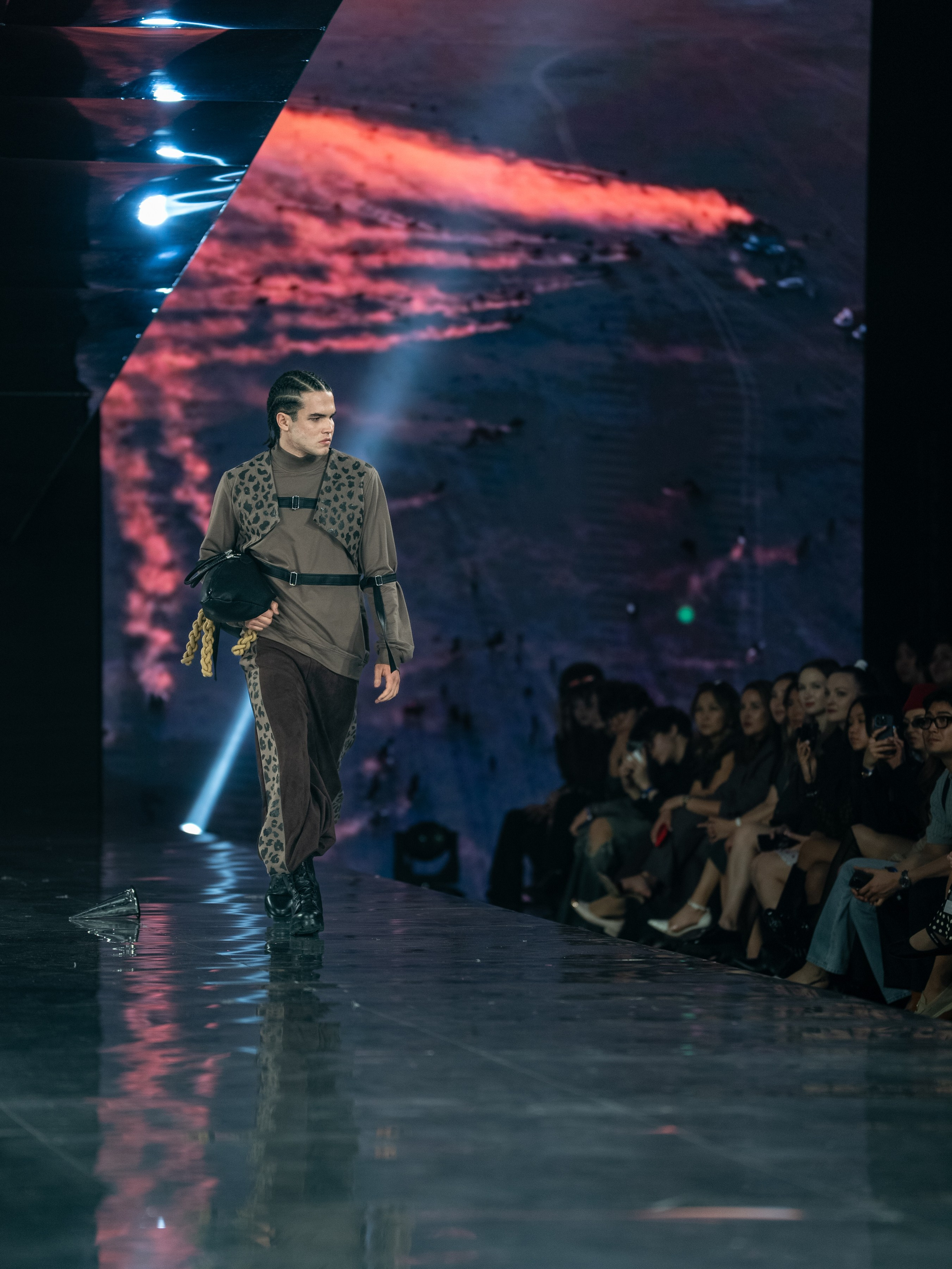 Visa Fashion Week Almaty Pre-Fall 2026 GAZHAIYIP. Сайт Алматинского НЮ АРТ, будуар и фэшн фотографа Дениса Карпенко