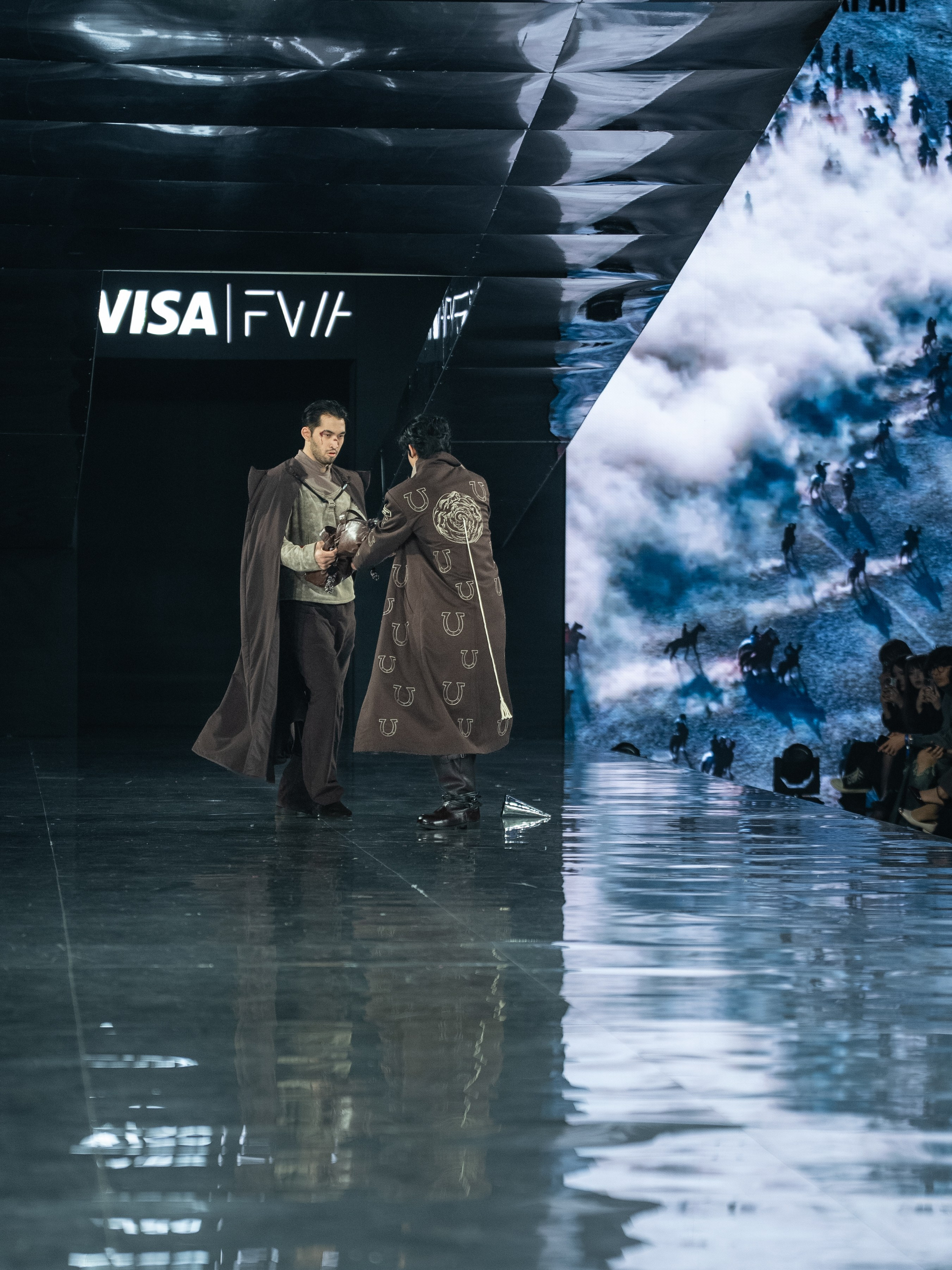 Visa Fashion Week Almaty Pre-Fall 2026 GAZHAIYIP. Сайт Алматинского НЮ АРТ, будуар и фэшн фотографа Дениса Карпенко