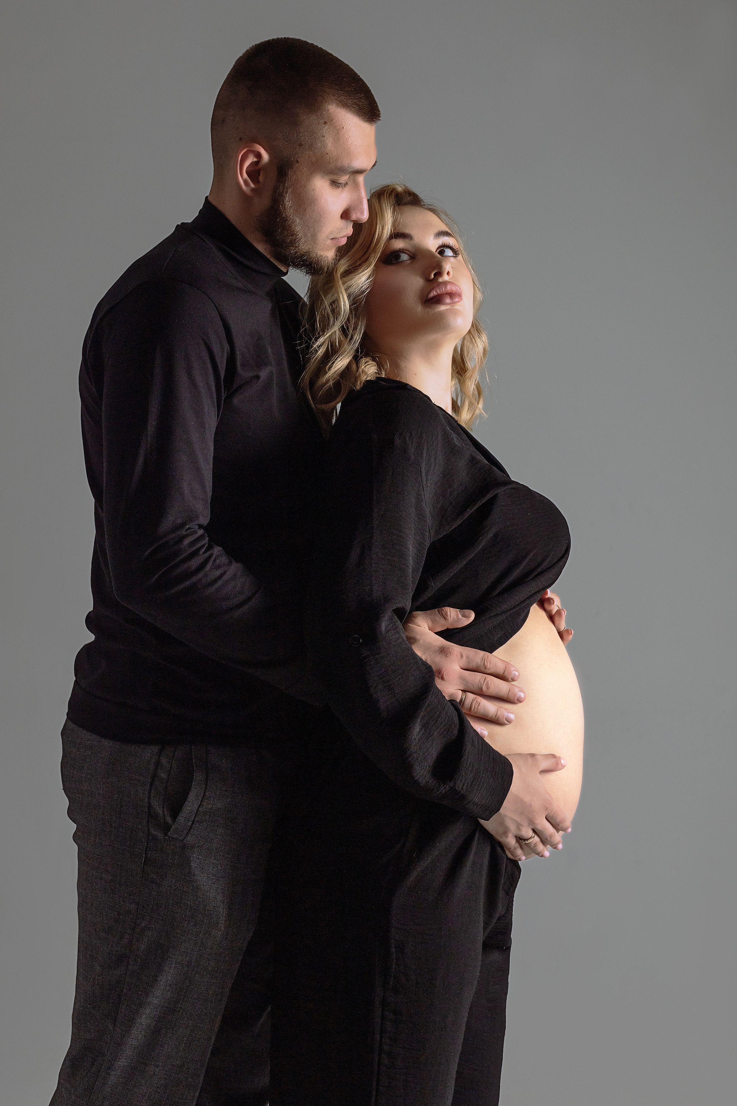 Беременность на белом фоне. Ирина Мезенцева | Женский и предметный фотограф | г. Омск