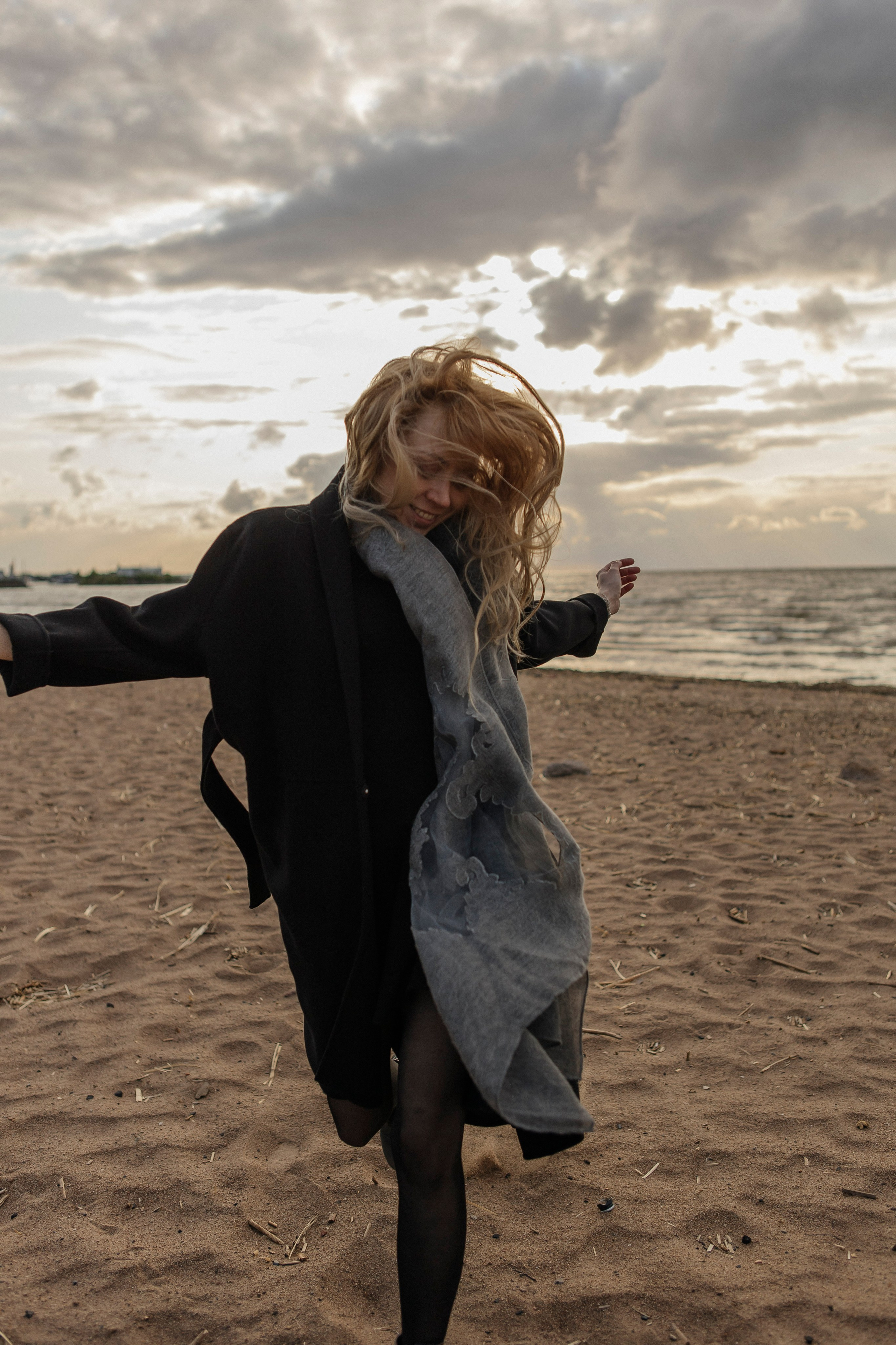 Оля на пляже. Свадебный семейный фотограф в Санкт-Петербурге СПб Евгения Гинзбург