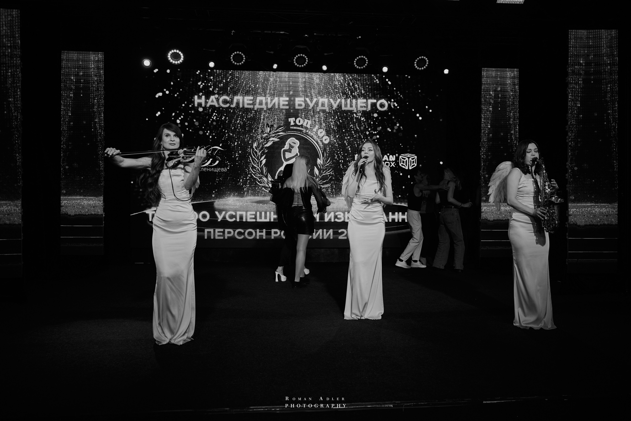 Бэкстейдж подготовки шоу Андрея Вишневского. Photographer Roman Adler