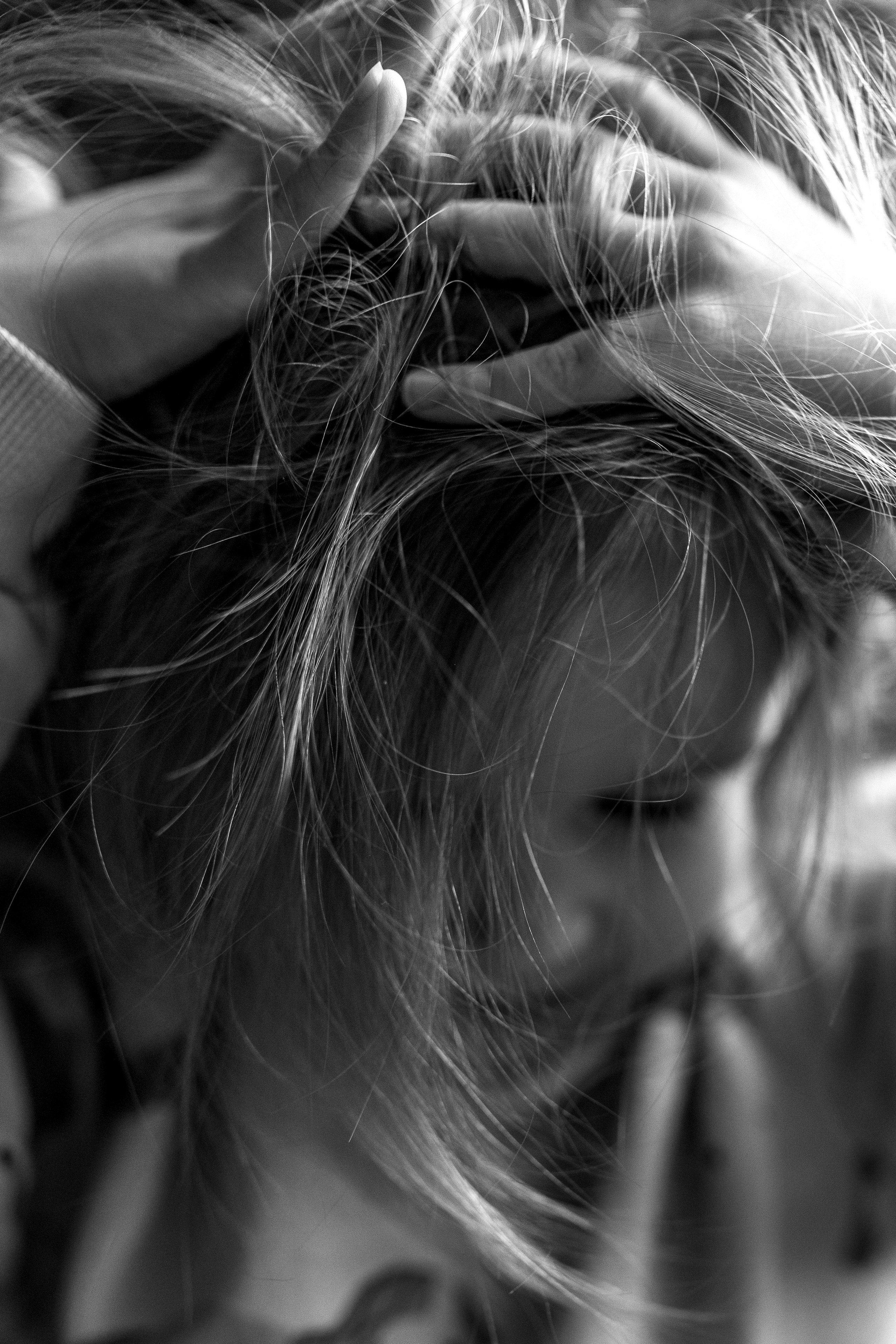 Portrait enfant en Noir et Blanc. Photographe des familles et enfants à Nantes et alentours