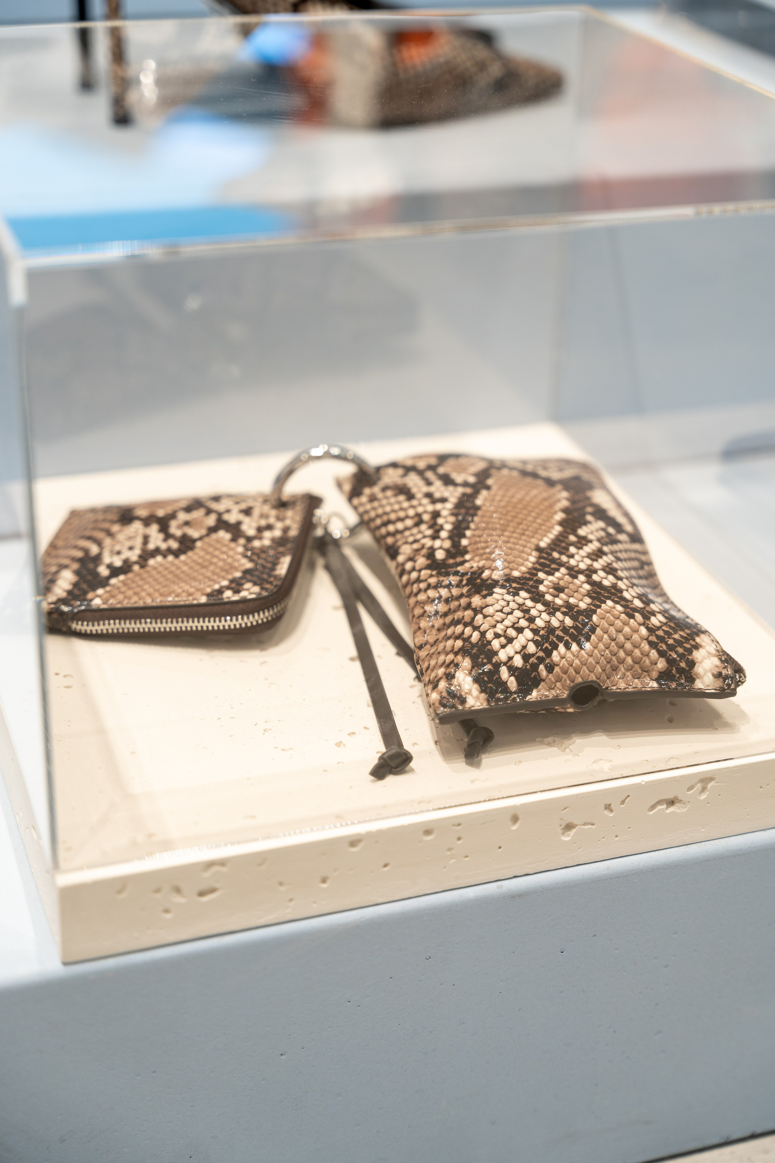 Интерьерная фотосъемка магазина Ekonika в Краснодаре — обувной бренд Профессиональная фотосъемка Ekonika — фирменный магазин в Краснодаре. Шедевры для Вас! Фотограф и Видеограф в Краснодаре Пахиев Руслан