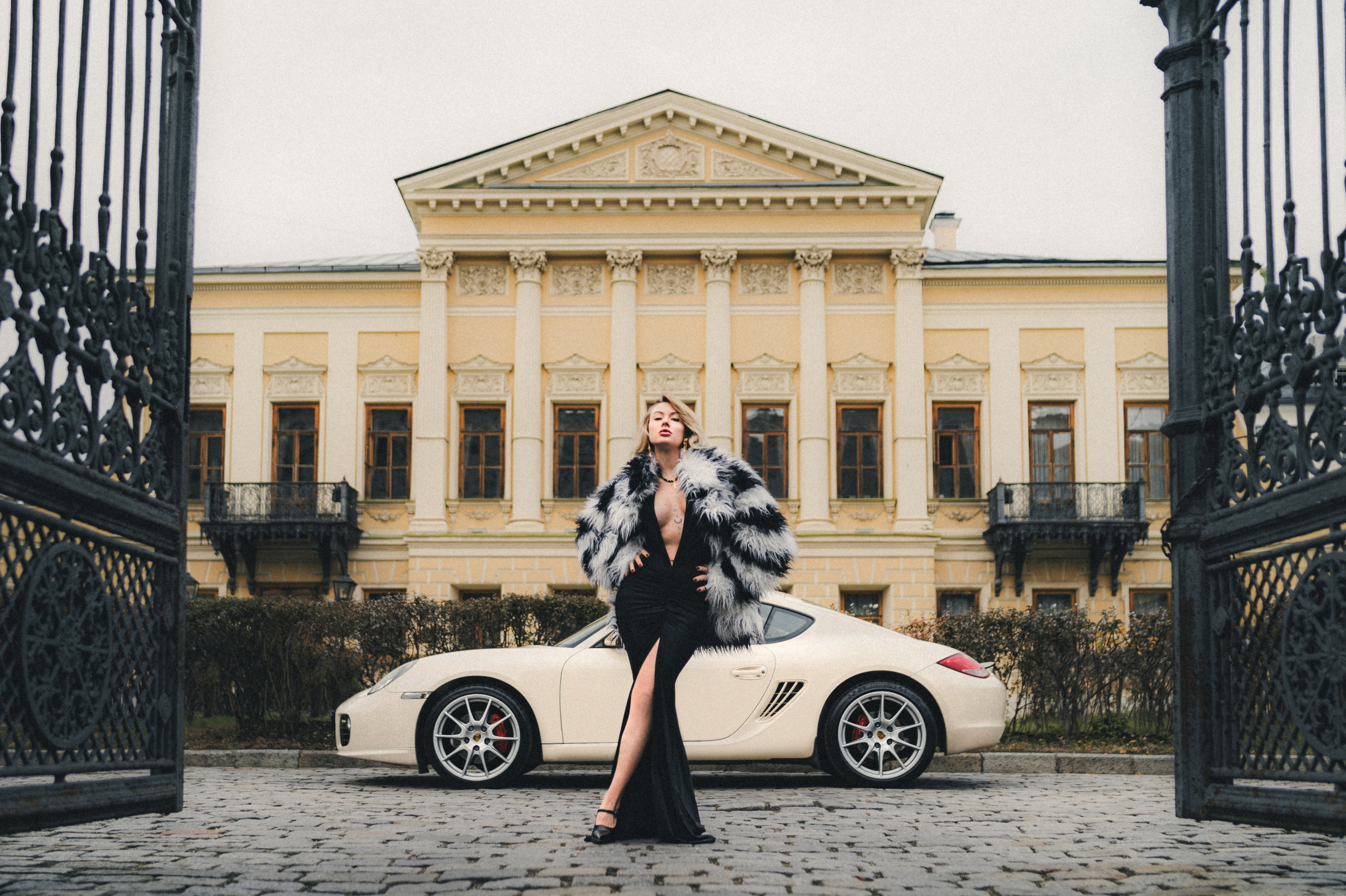Porsche Cayman S x Anna. Фотограф Илья К. в Москве