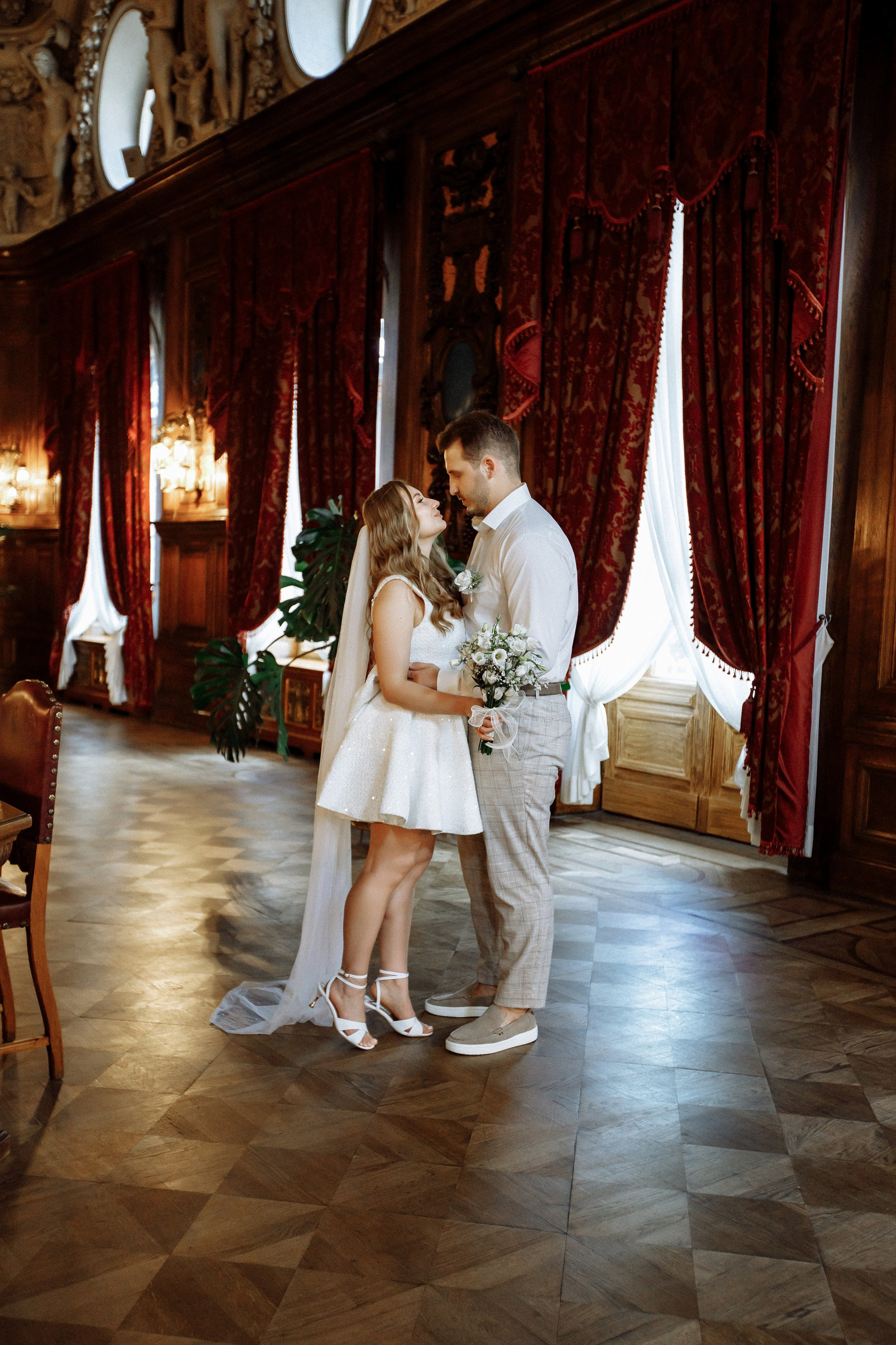 Ślubna sesja zdjęciowa w Pałacu Poznańskiego-Muzeum Miasta Łodzi. Свадебный фотограф Варшава Лодзь Польша Елена Юцова