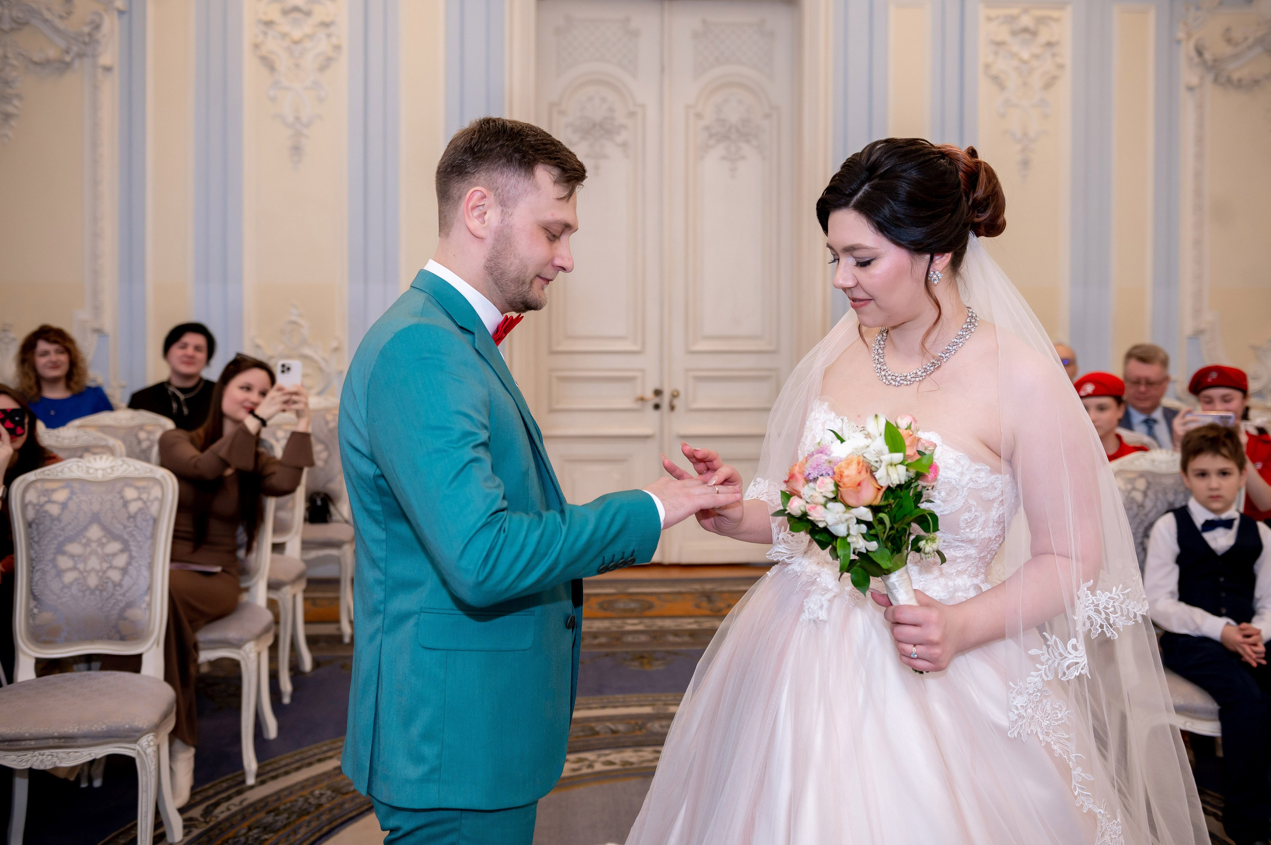 Самая красивая свадебная фотосессия в Эрмитаже. Лучшие свадебные фотографии в Эрмитажа. Портретный, семейный и свадебный фотограф в Санкт-Петербурге и в Пушкине Ширяев Денис