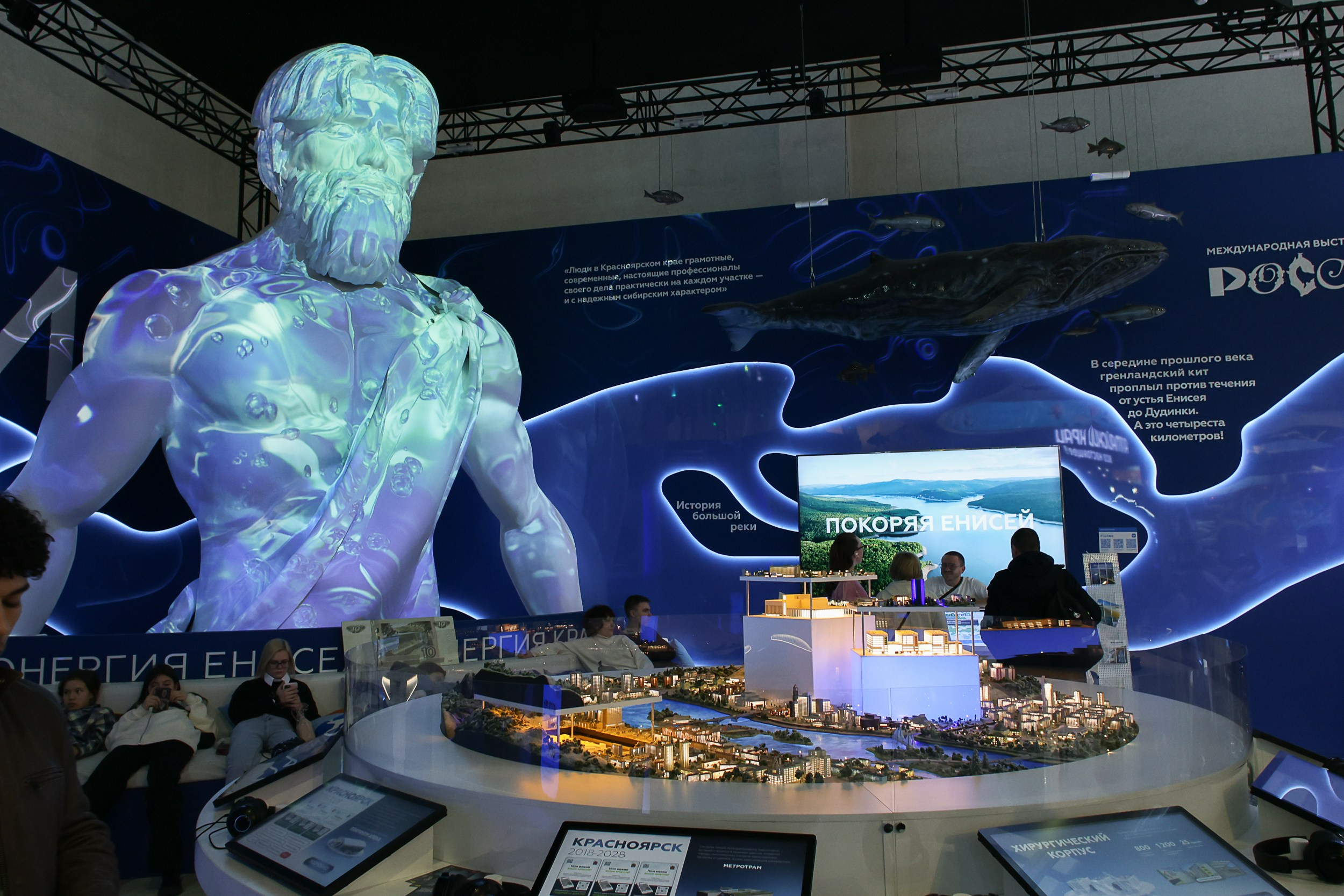 Выставка «Россия». Репортажный, архитектурный, театральный и файн-арт фотограф Лена Мельникова в Москве