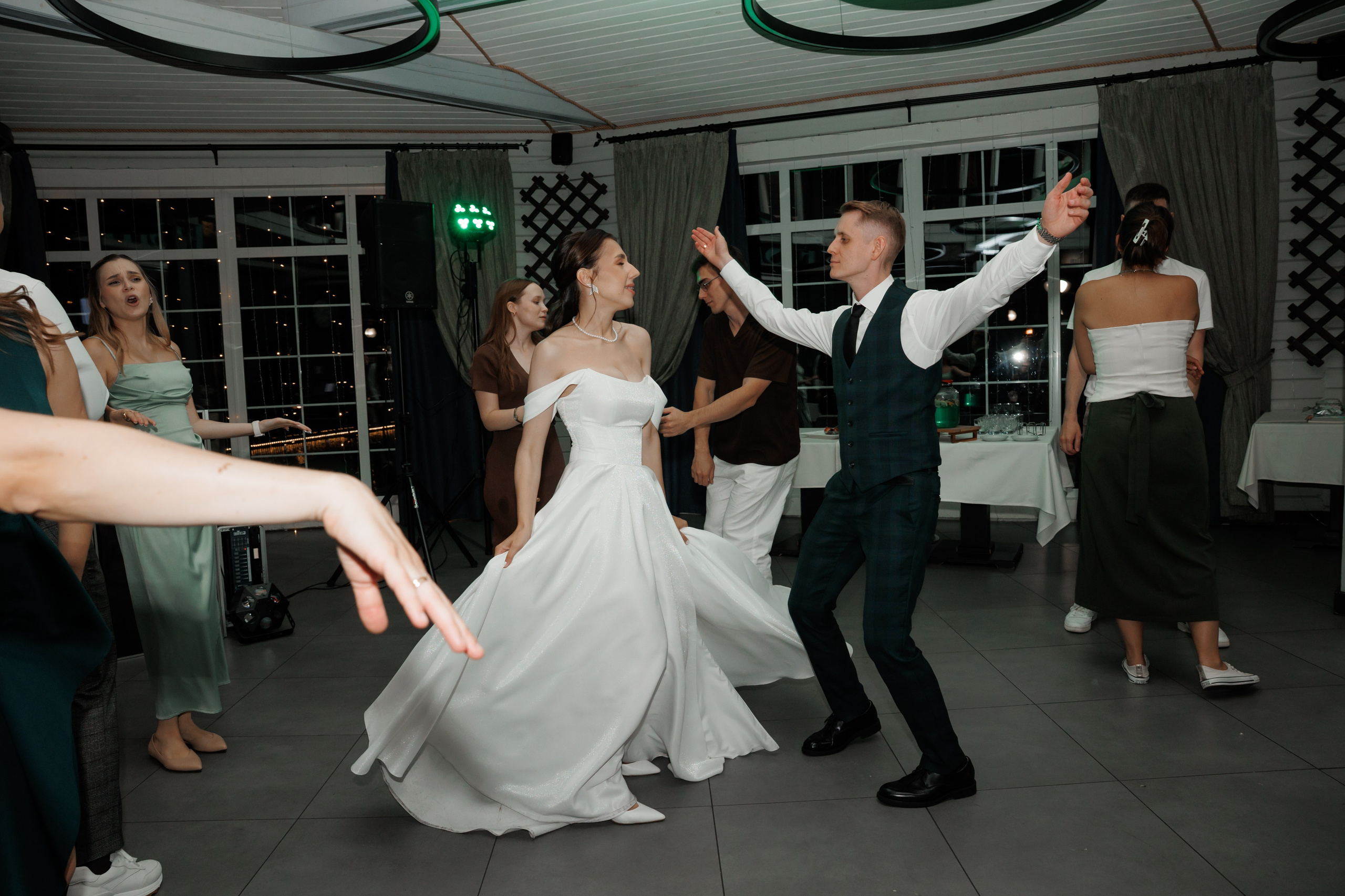 Регистрация в отеле Fish Point, ЗАГС Бутово, прогулка в Остафьево. Свадебный и репортажный фотограф (Москва, Королев и другие)