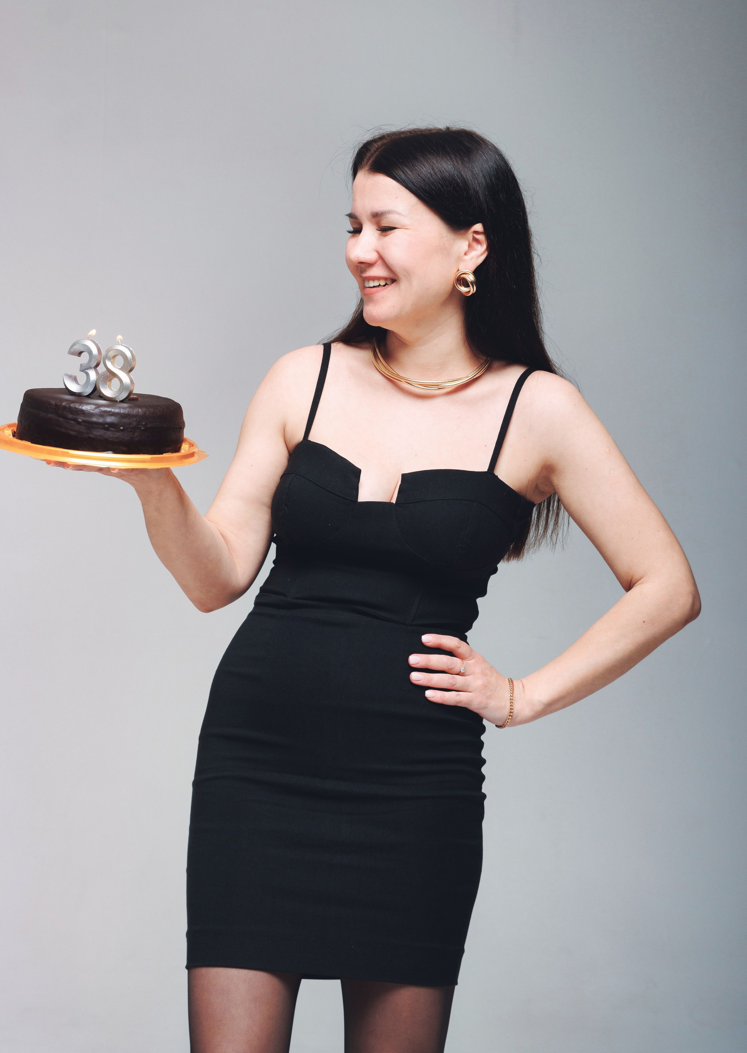 Фотосессия на циклораме для Елены и подруг — женская студийная съемка от фотографа Алексея. Репортажный фотограф на дни рождения и юбилеи в Улан-Удэ — Алексей Раднаев