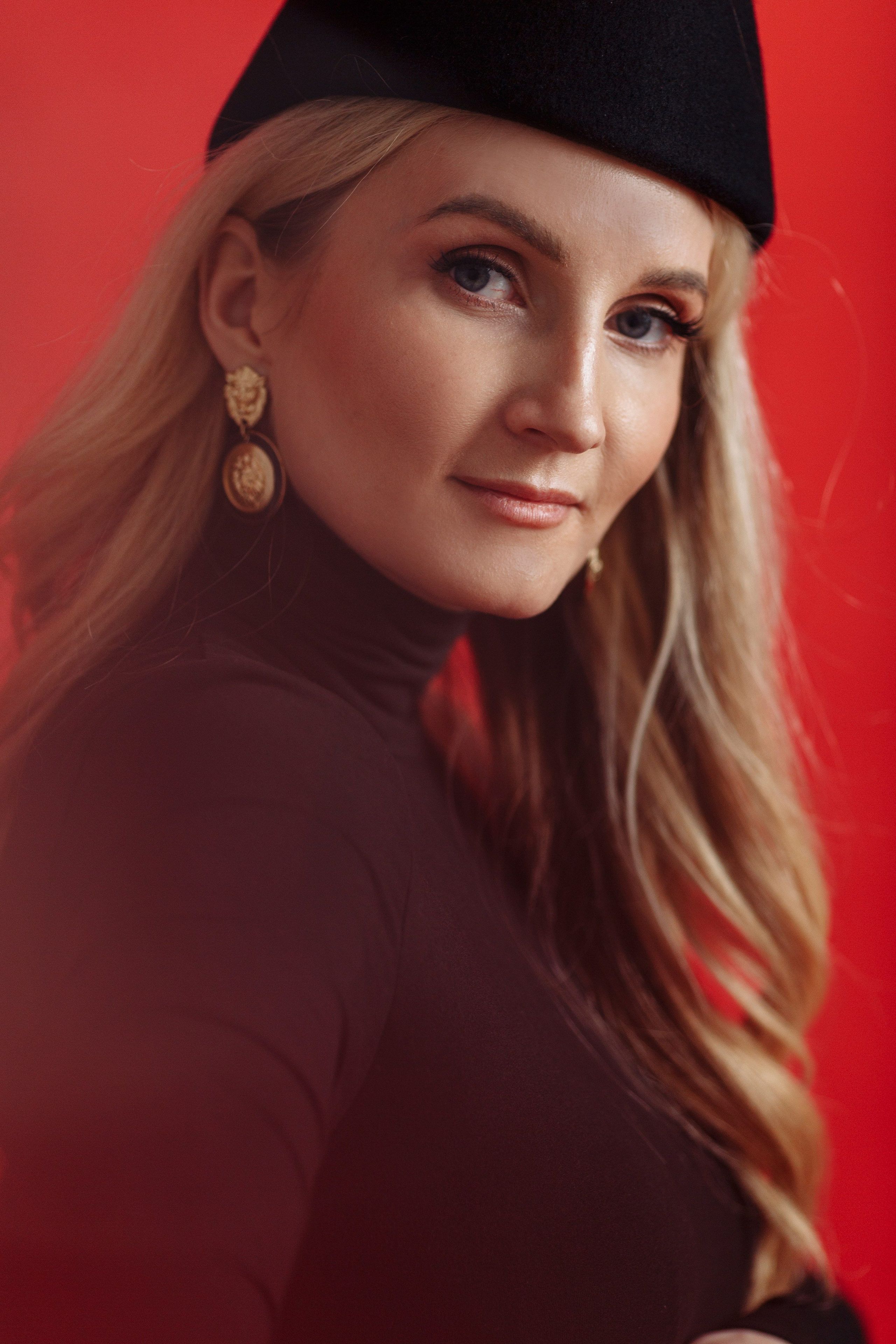 Екатерина. В красном цвете. Евгения Мусатова — женский фотограф. Работаю в республике Удмуртия. Выезжаю на съемки в другие города