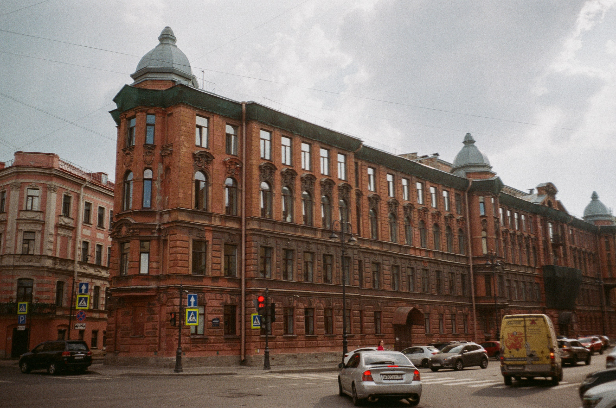 Прогулка по Питеру после отраслевой конференции / Minox 35GT