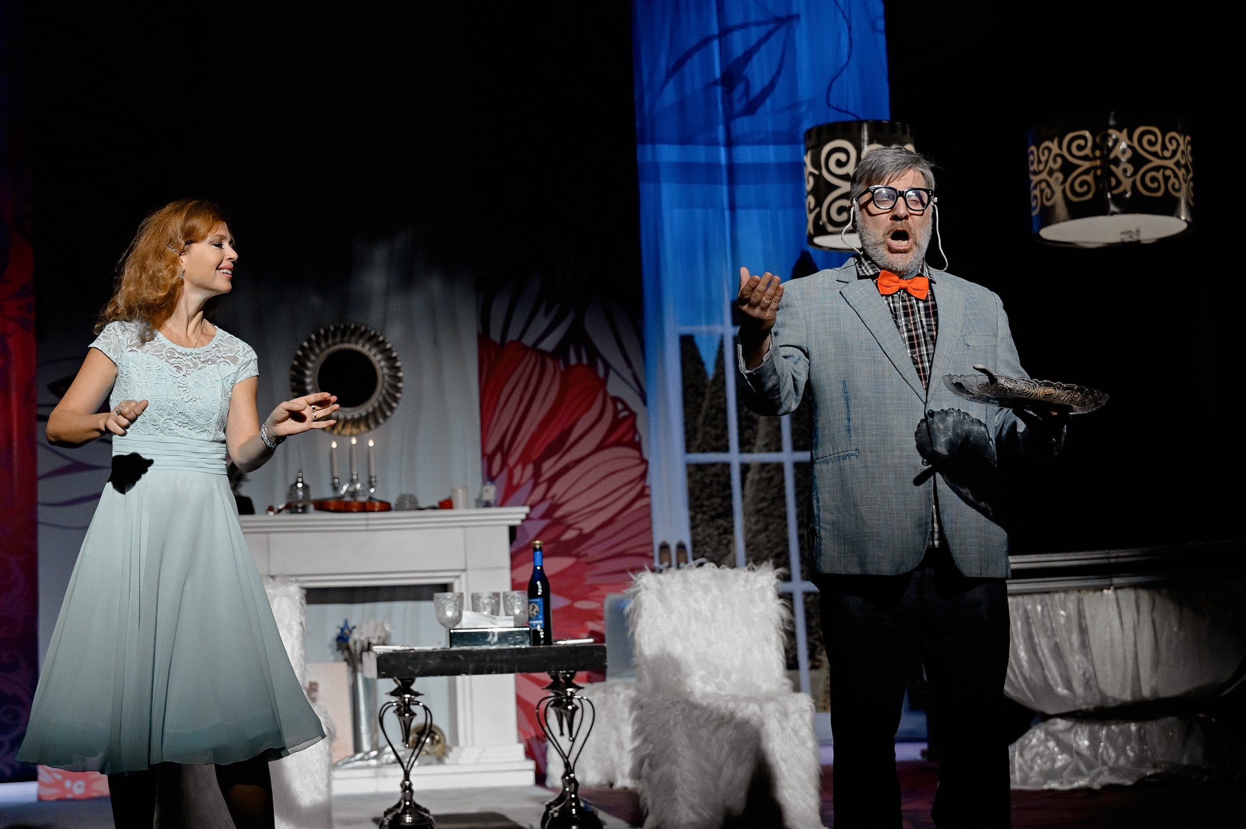 Спектакль «Мужчина с доставкой на дом».  Актёры: Елена Воробей Дмитрий Миллер/Оскар Кучера Михаил Полицеймако/Джемал Тетруашвили Елена Захарова/ Анна Невская / Наталия Власова Режиссёр: Нина Чусова