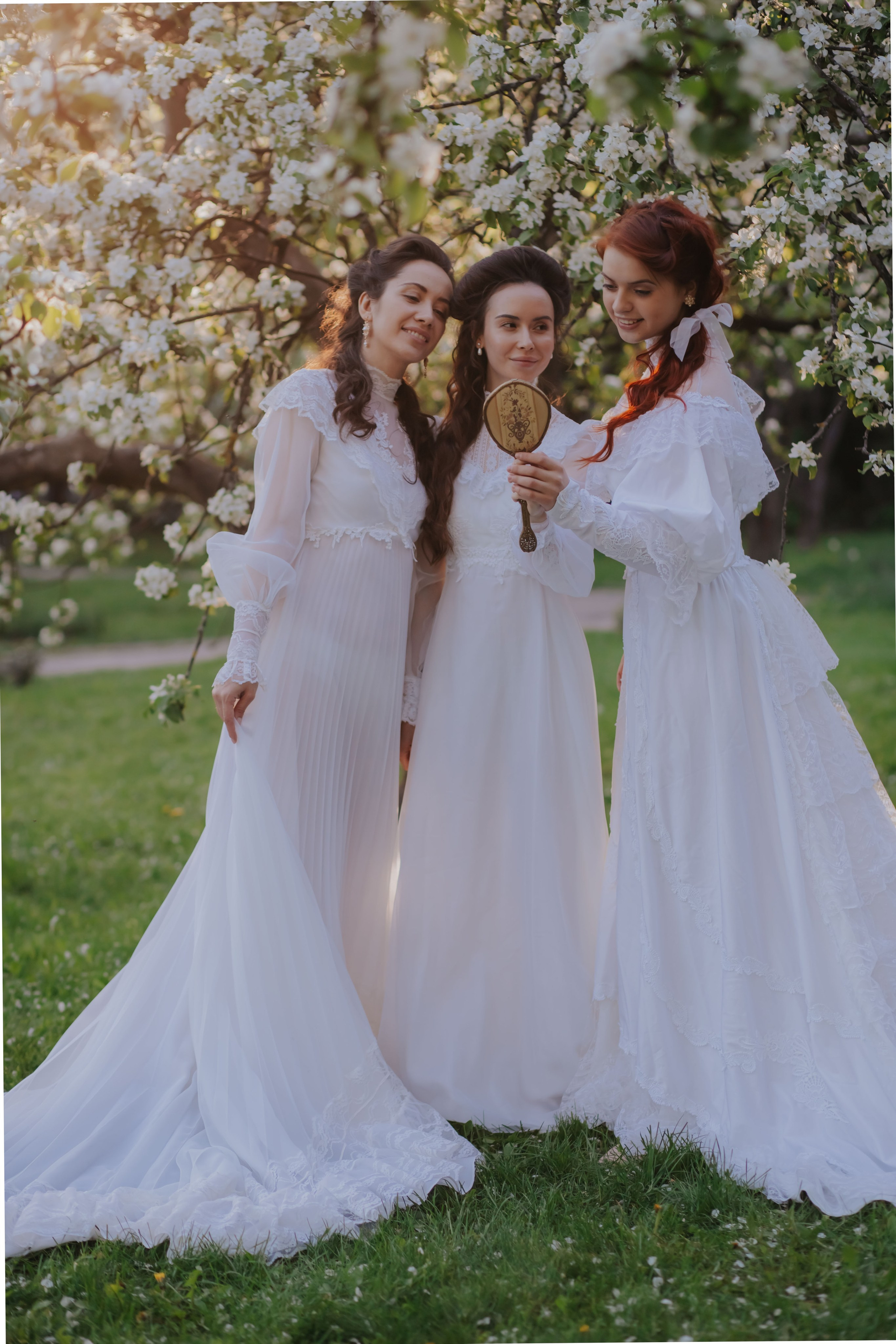 Яблоневый сад. Художественная винтажная фотография