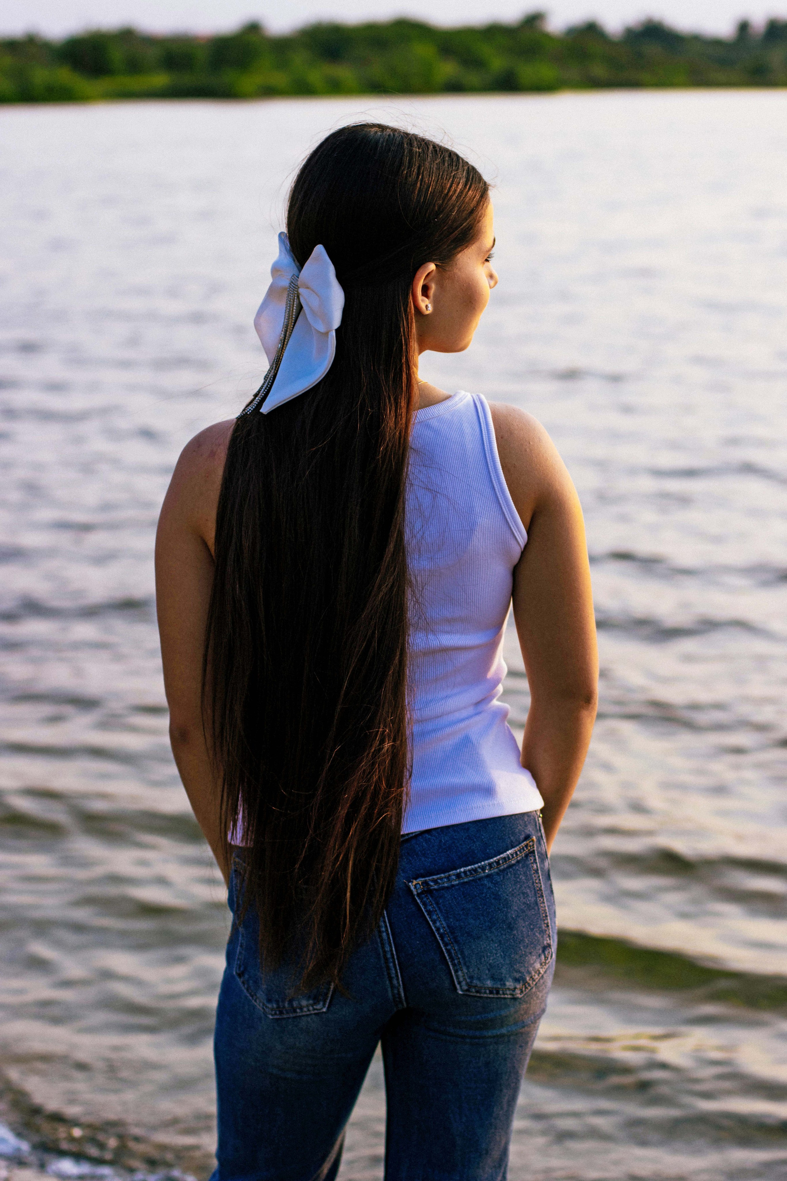 Эмилия у озера. Фотограф Татьяна Матрос