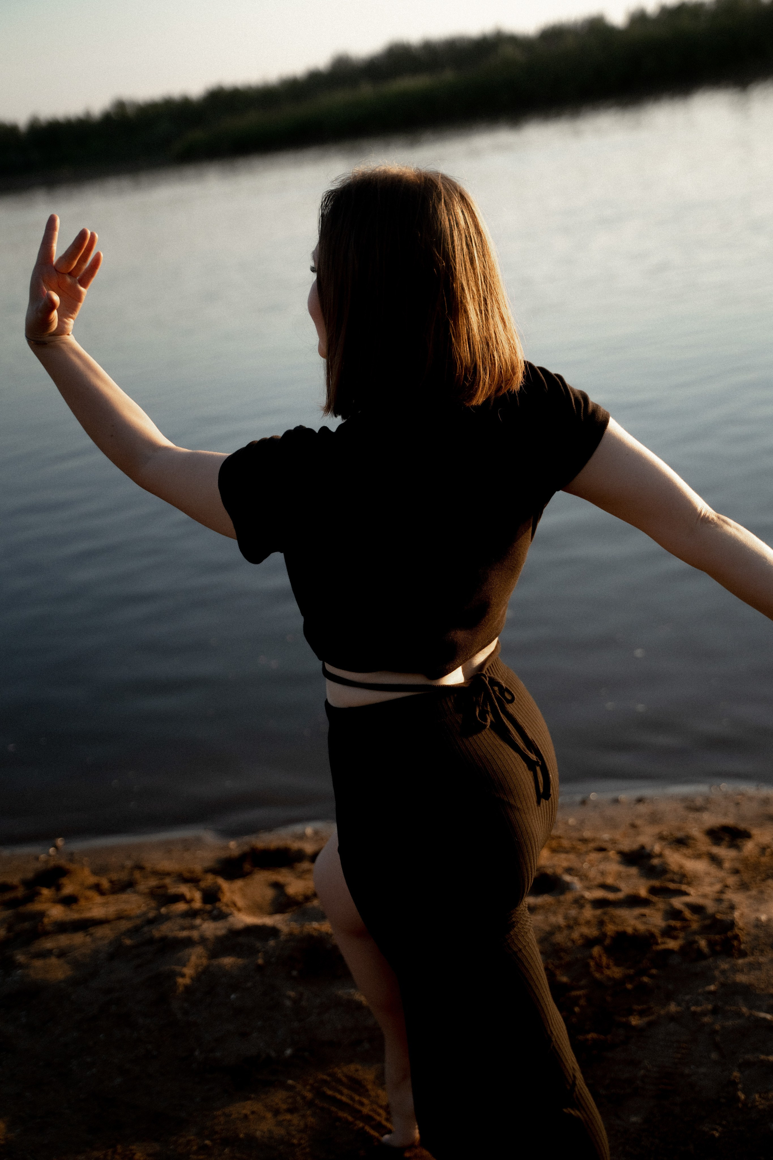 Девушки на берегу