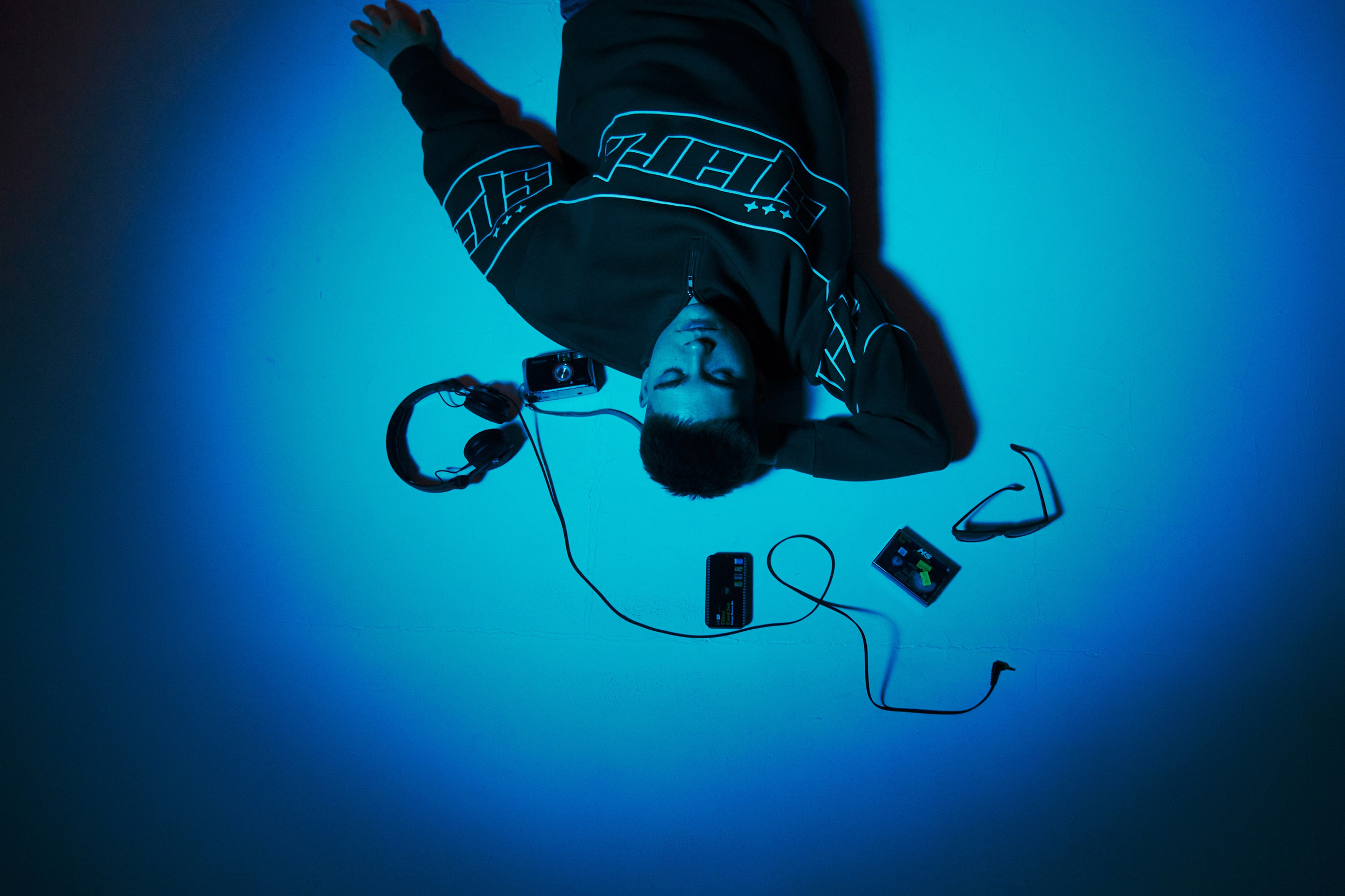 Креативная студийная фотосессия диджея NNK: яркий стиль и эмоции. Дмитрий Мазуркевич: Профессиональный Репортажный Фотограф