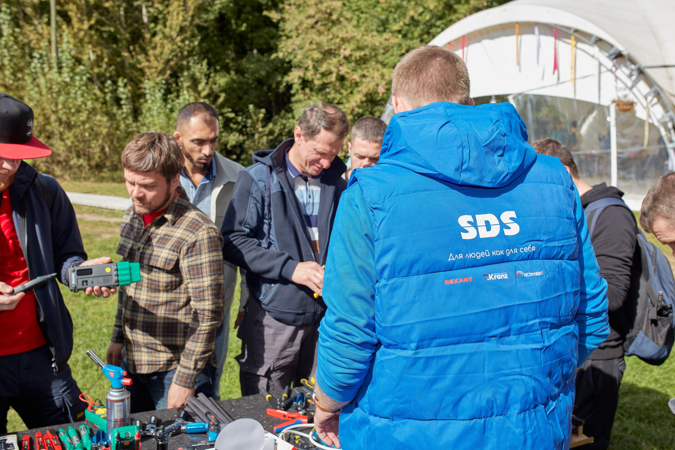 Форм электромонтажников Rexant и Kranz. Коммерческий фотограф в Москве Павел Володин — фотосъемка для бизнеса