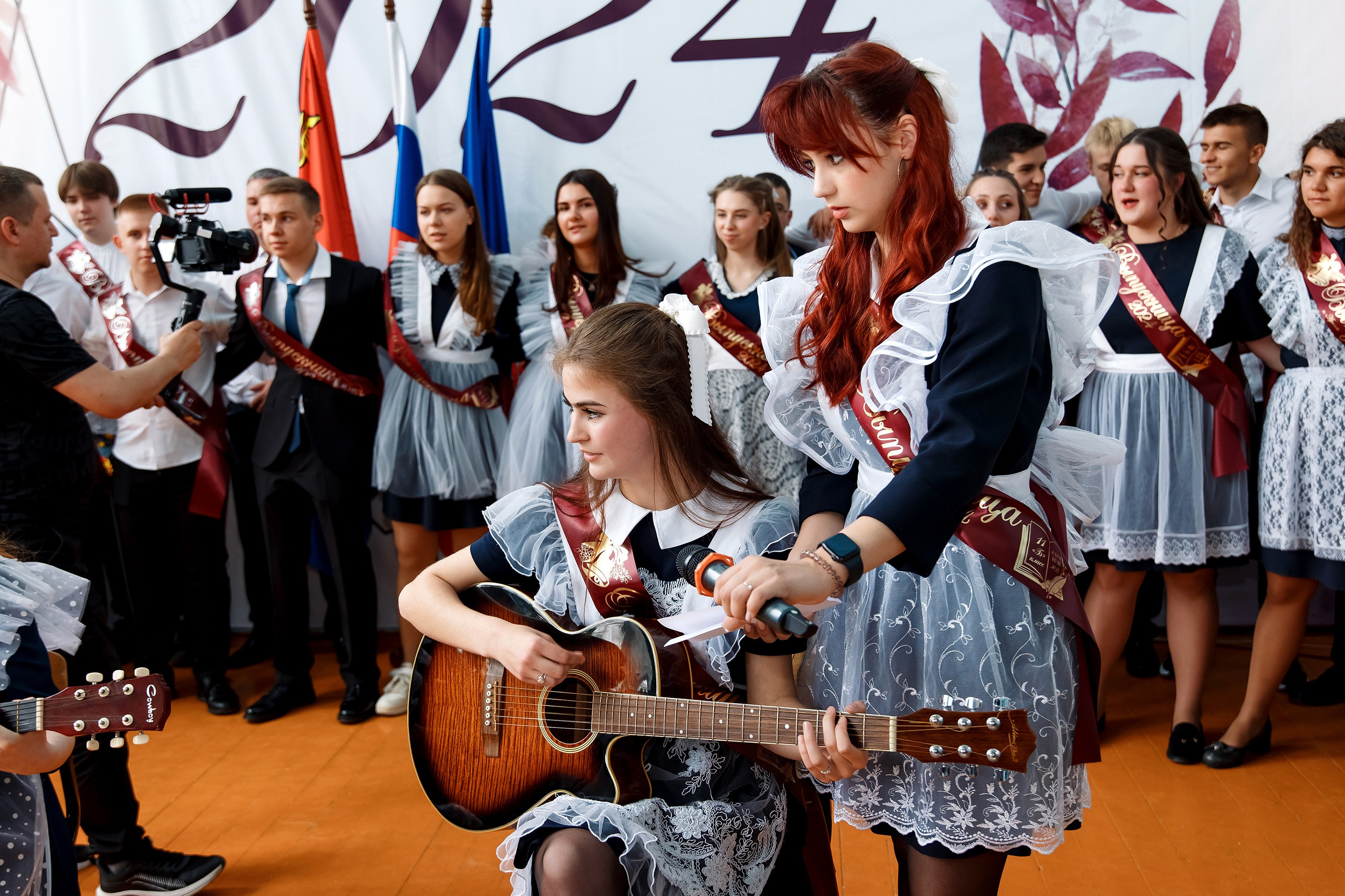 11 класс Последний звонок. Фотограф Любовь Корниенко, Примоский край