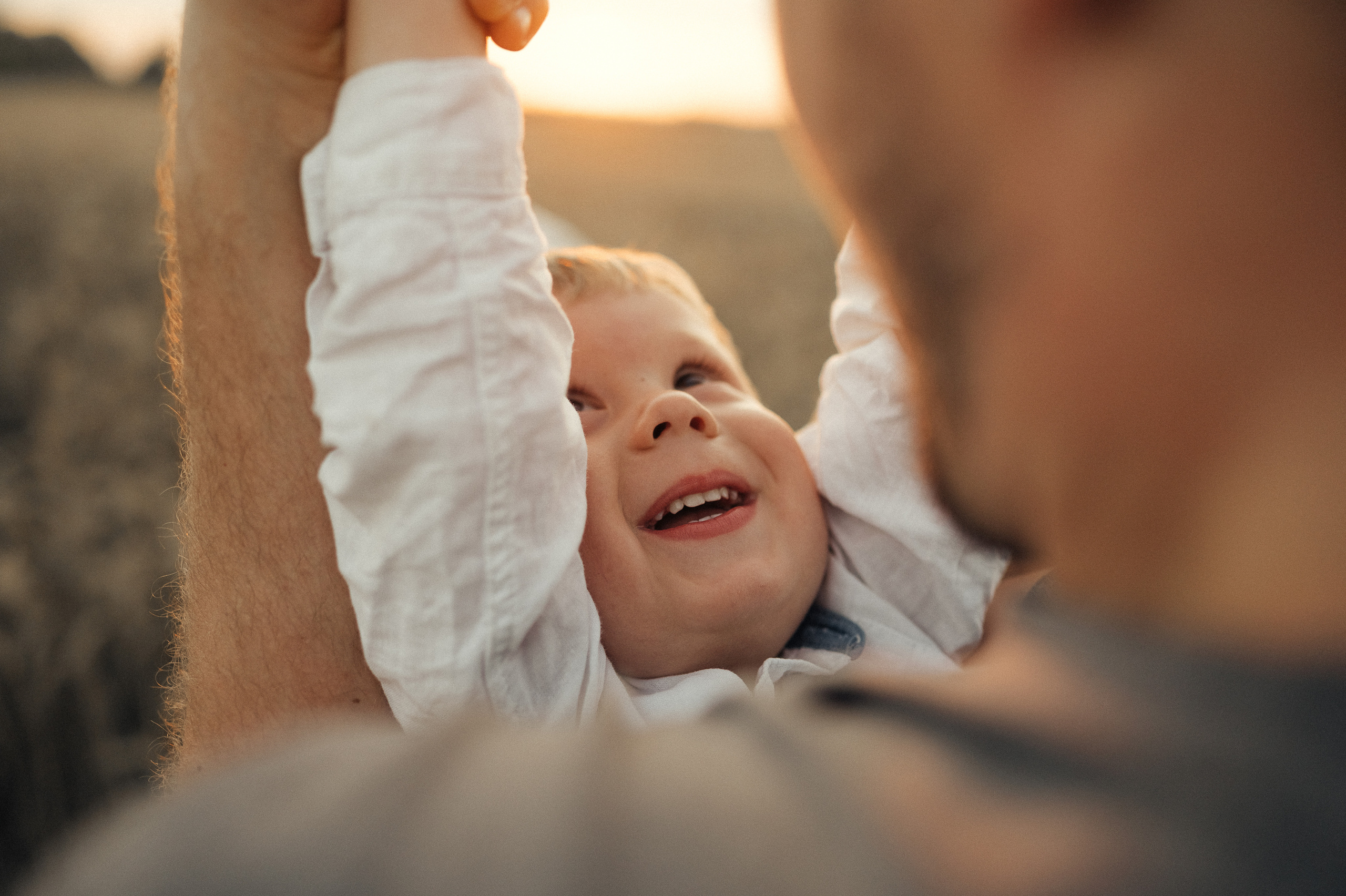Семейная фотосессия в поле, пшеница. Фотограф и видеограф в Санкт-Петербурге Полина Янушко. Съёмка родов