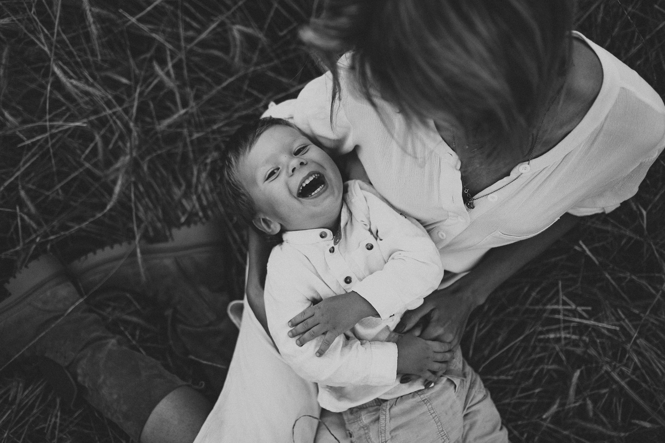 Семейная фотосессия в поле, пшеница. Фотограф и видеограф в Санкт-Петербурге Полина Янушко. Съёмка родов