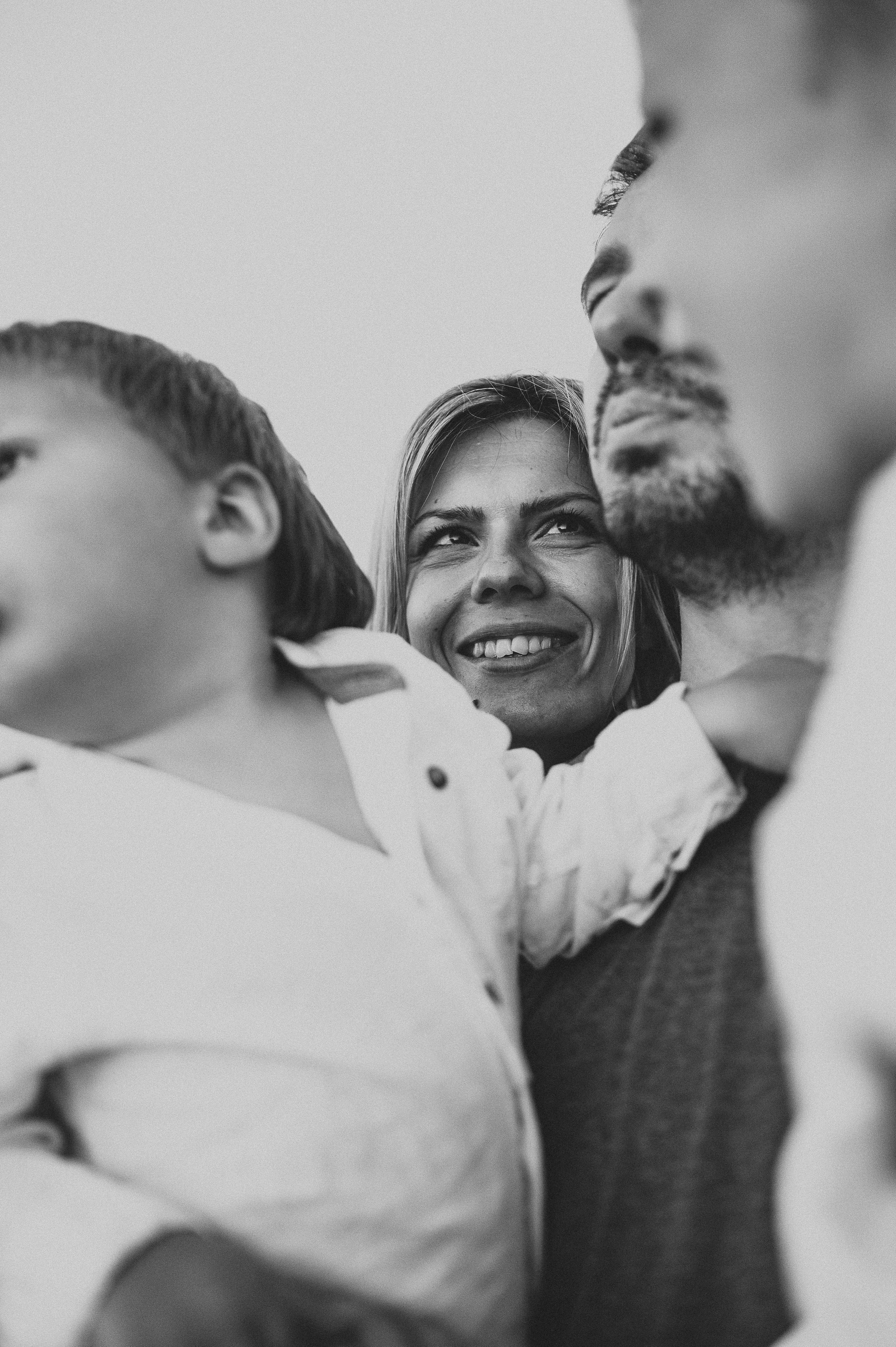 Семейная фотосессия в поле, пшеница. Фотограф и видеограф в Санкт-Петербурге Полина Янушко. Съёмка родов