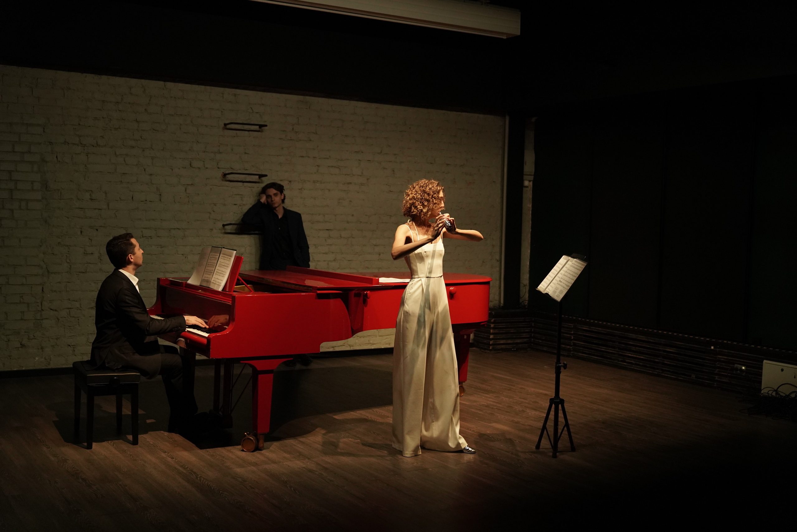 В сумраке Есенин-центра. 7/11/25. Фотограф Строгино Яна Гавриленко