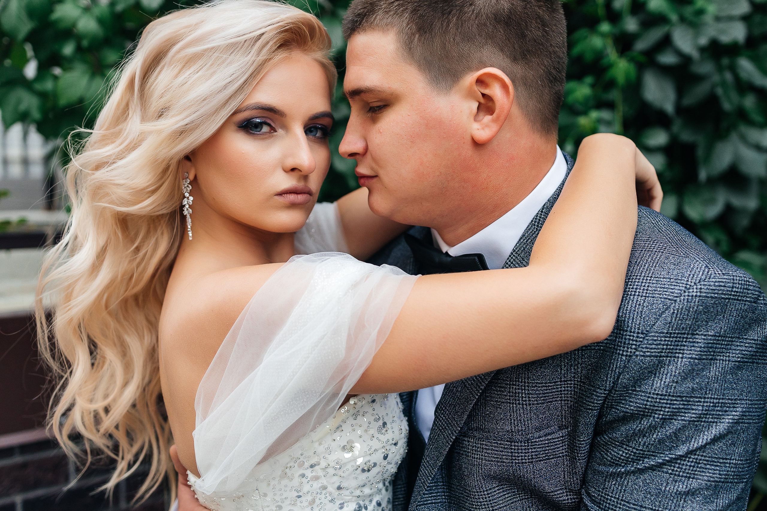 Стильная фотосессия пары в интерьерах ресторана. Олег Сверчков | Свадебный фотограф Вологда