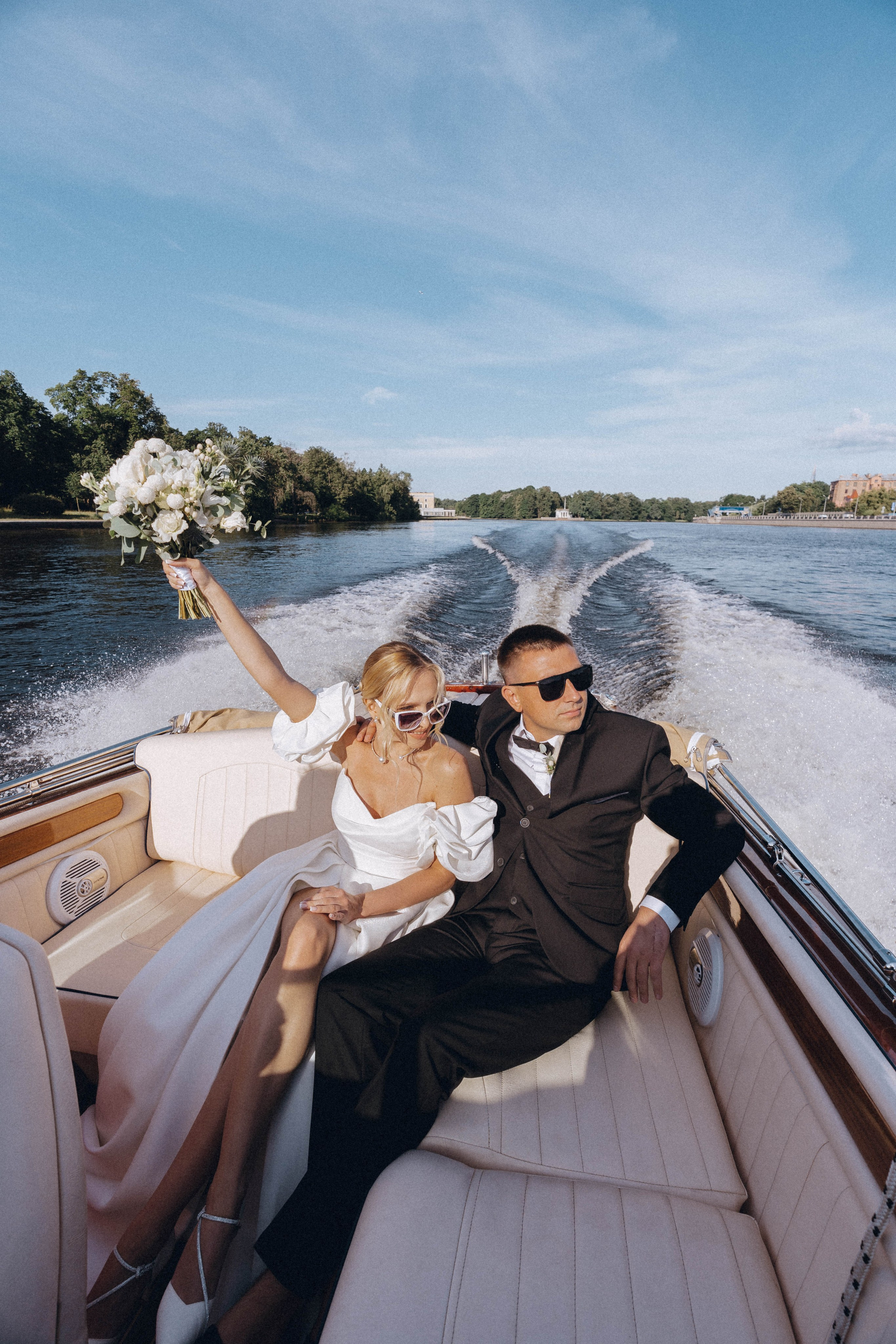 СВАДЕНБНАЯ СЬЕМКА НА КАТЕРЕ ПО КАНАЛАМ САНКТ-ПЕТЕРБУРГА И В АКВАТОРИИ НЕВЫ. Профессиональный фотограф, Санкт-Петербург — Виктория Богомолова