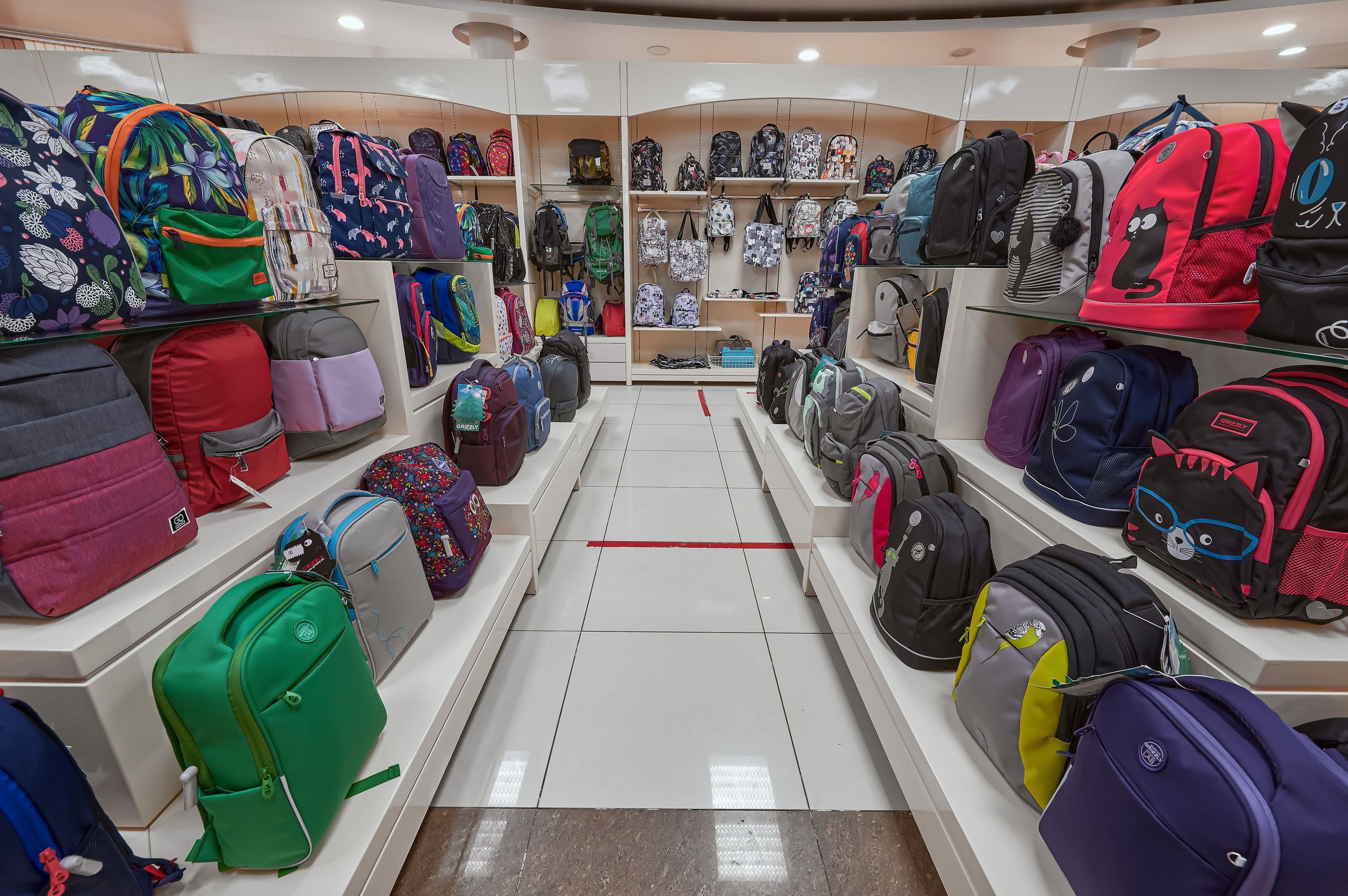 Портфолио по интерьерной и экстерьерной фотосъёмки: Мир Сумок — Правый берег. Фотограф Яковлев Роман — Красноярск