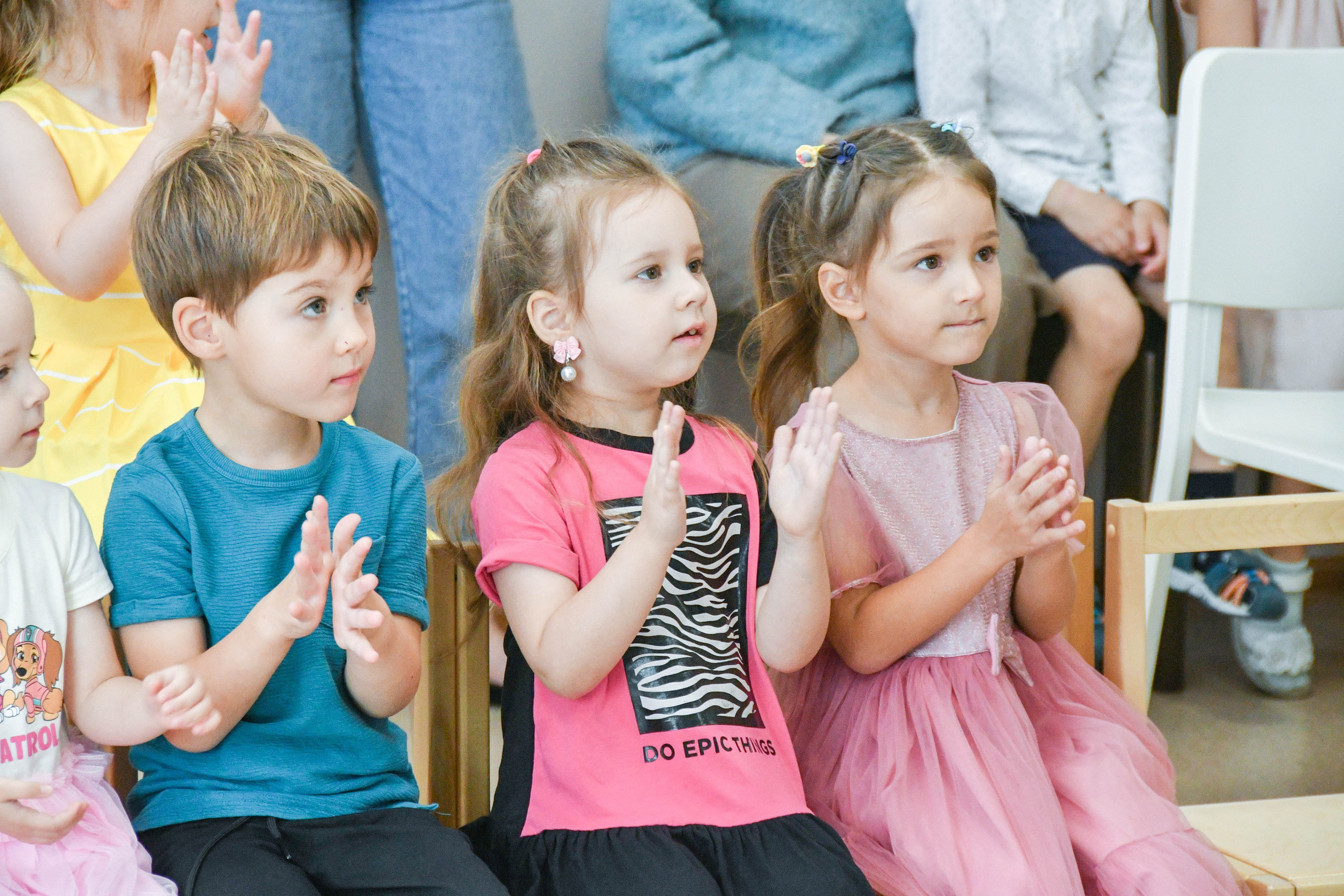 2023 г. День дошкольного работника и прогулка. Репортажный и детский фотограф в Новосибирске