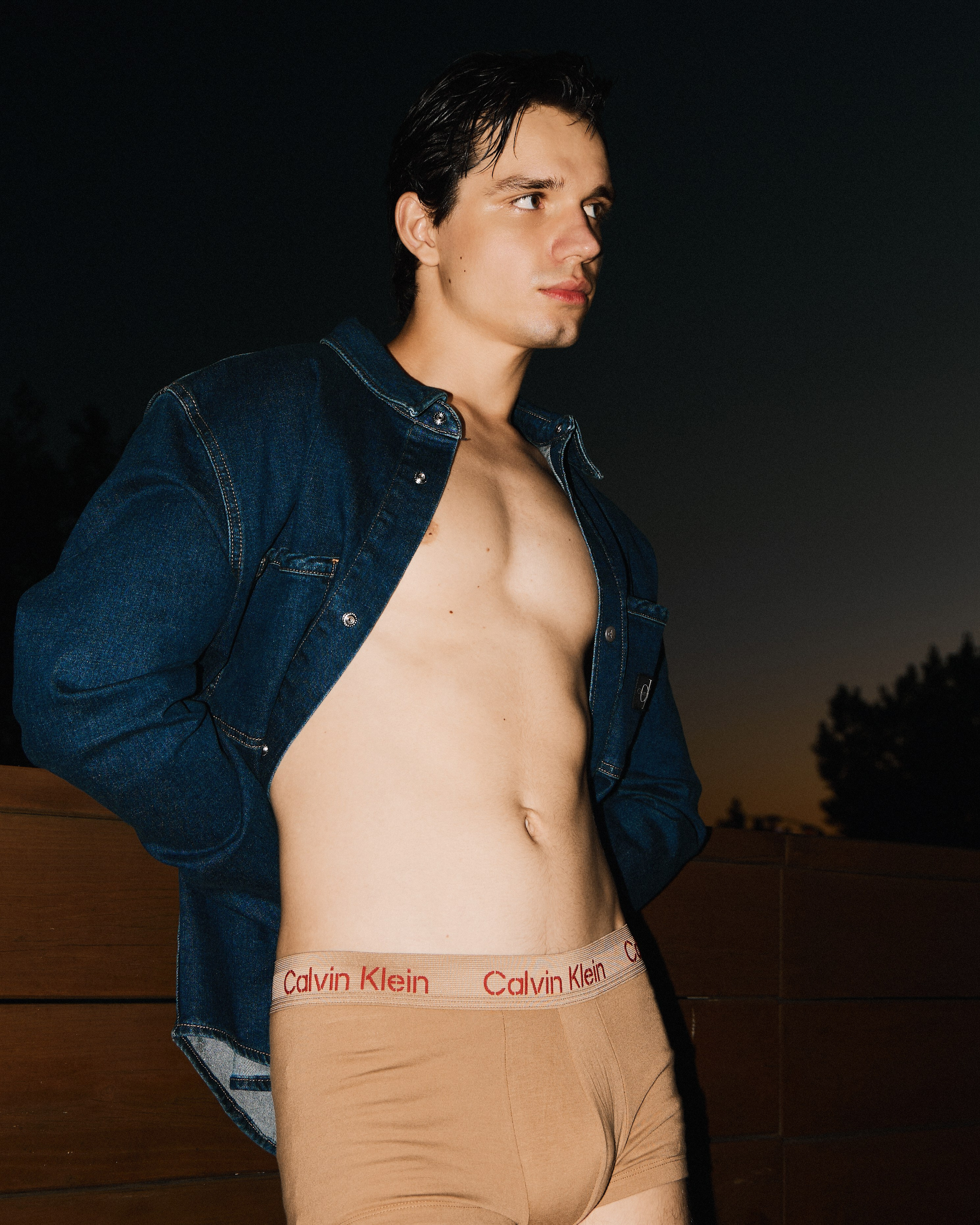 Сьемка для магазина Calvin Klein. Фэшн-фотография и портреты в Владивостоке. Превращаю съёмку в повествование — создаю образы с сюжетом, которые остаются в памяти