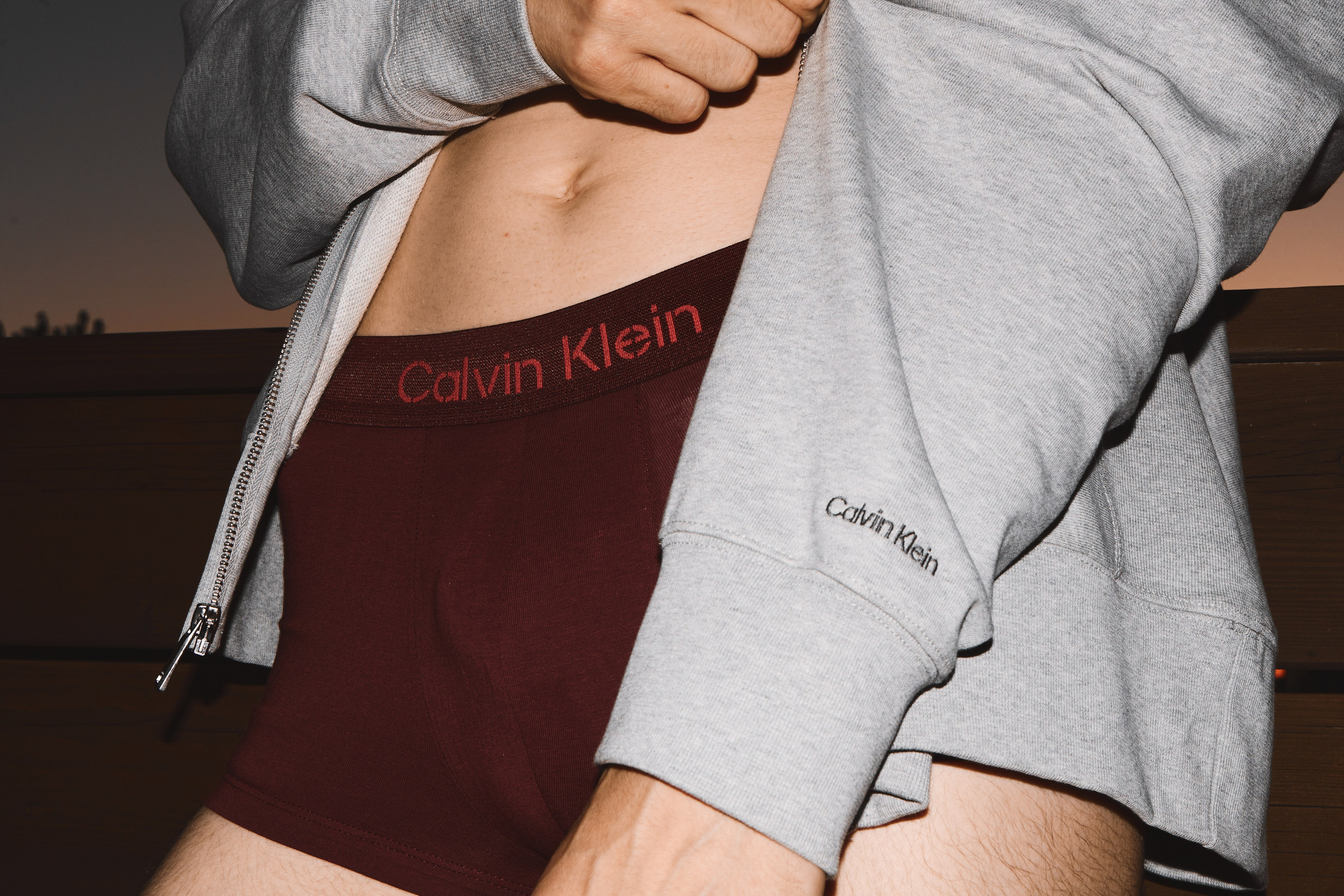 Сьемка для магазина Calvin Klein. Фэшн-фотография и портреты в Владивостоке. Превращаю съёмку в повествование — создаю образы с сюжетом, которые остаются в памяти