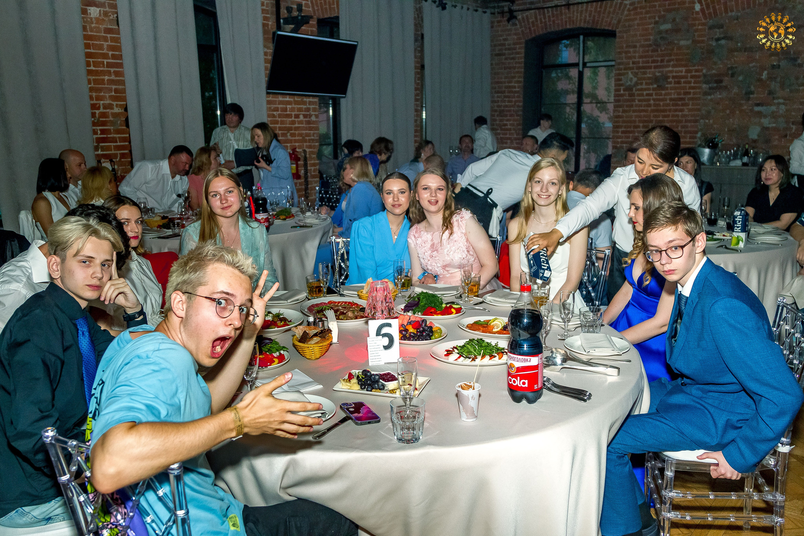 Выпускной 2023 (11-е классы) клуб «Джаггер», Москва. Репортажная съемка в Москве и области. Анималистика