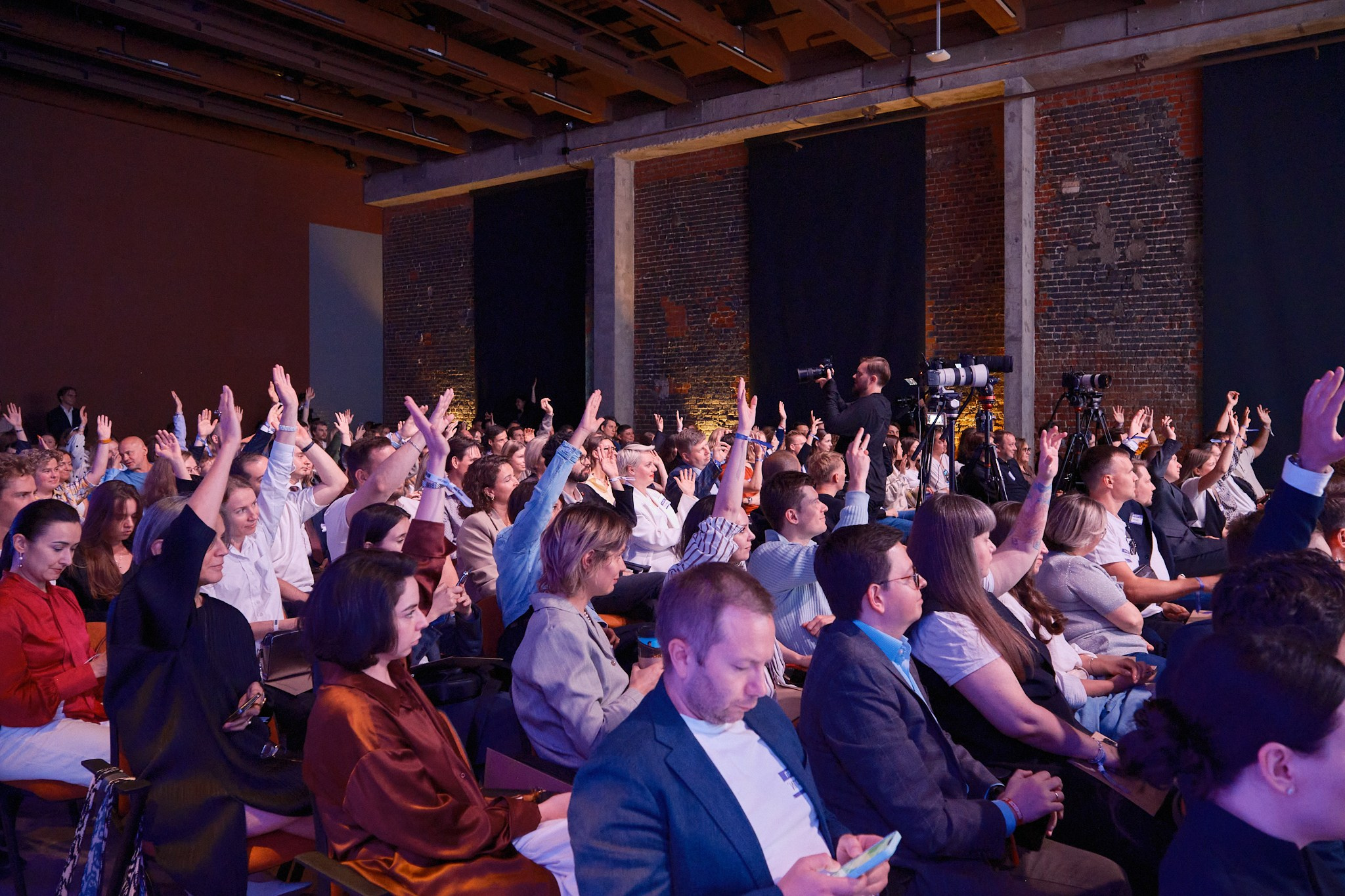 ЧТИВО х Точка Банк «ЭКОНОМИКА ВРЕМЕНИ» (©ЧТИВО). Профессиональный фотограф в Москве Павел Жданов