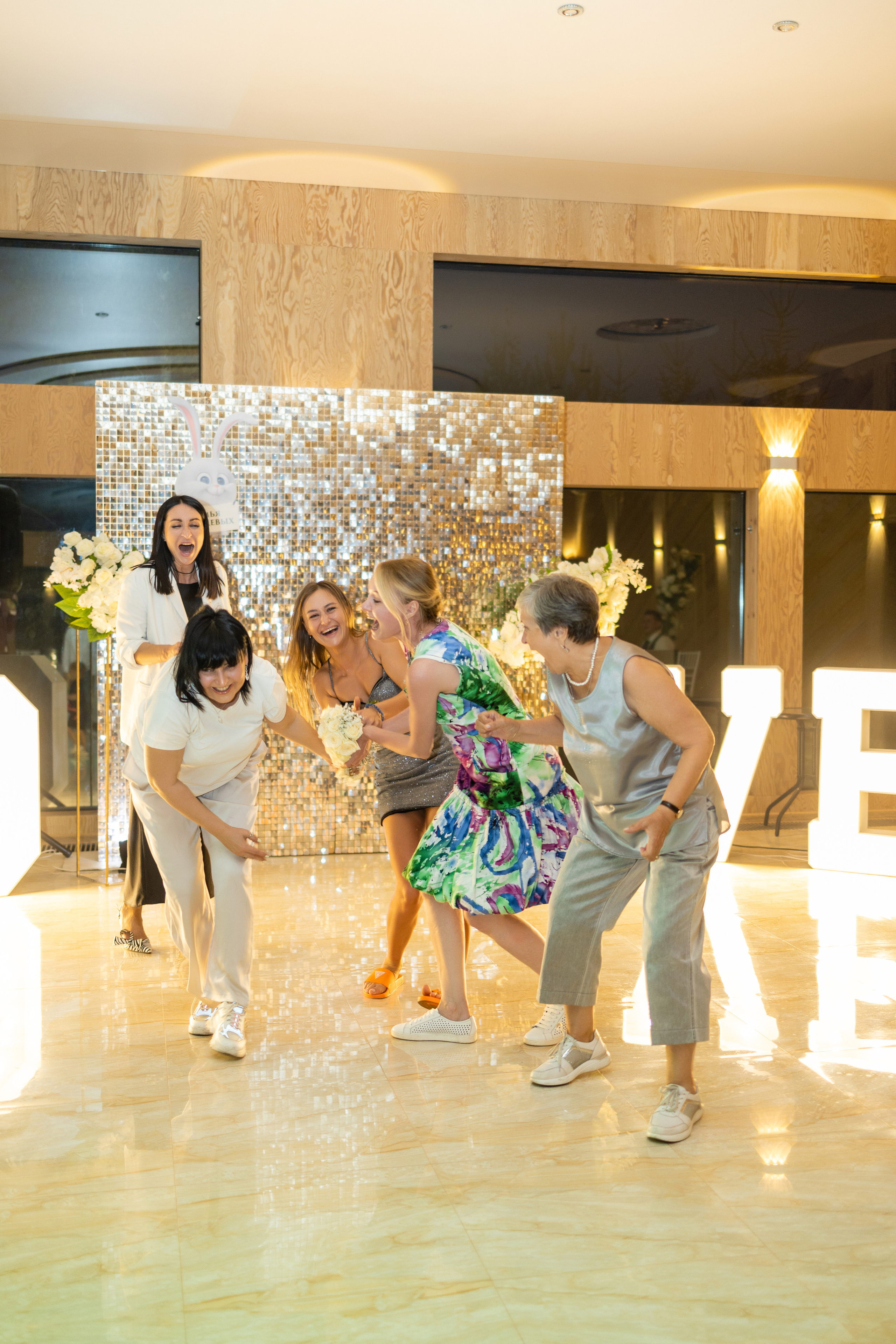 Празднование свадьбы в X-land парке. Репортажный и студийный фотограф в Москве — Софи