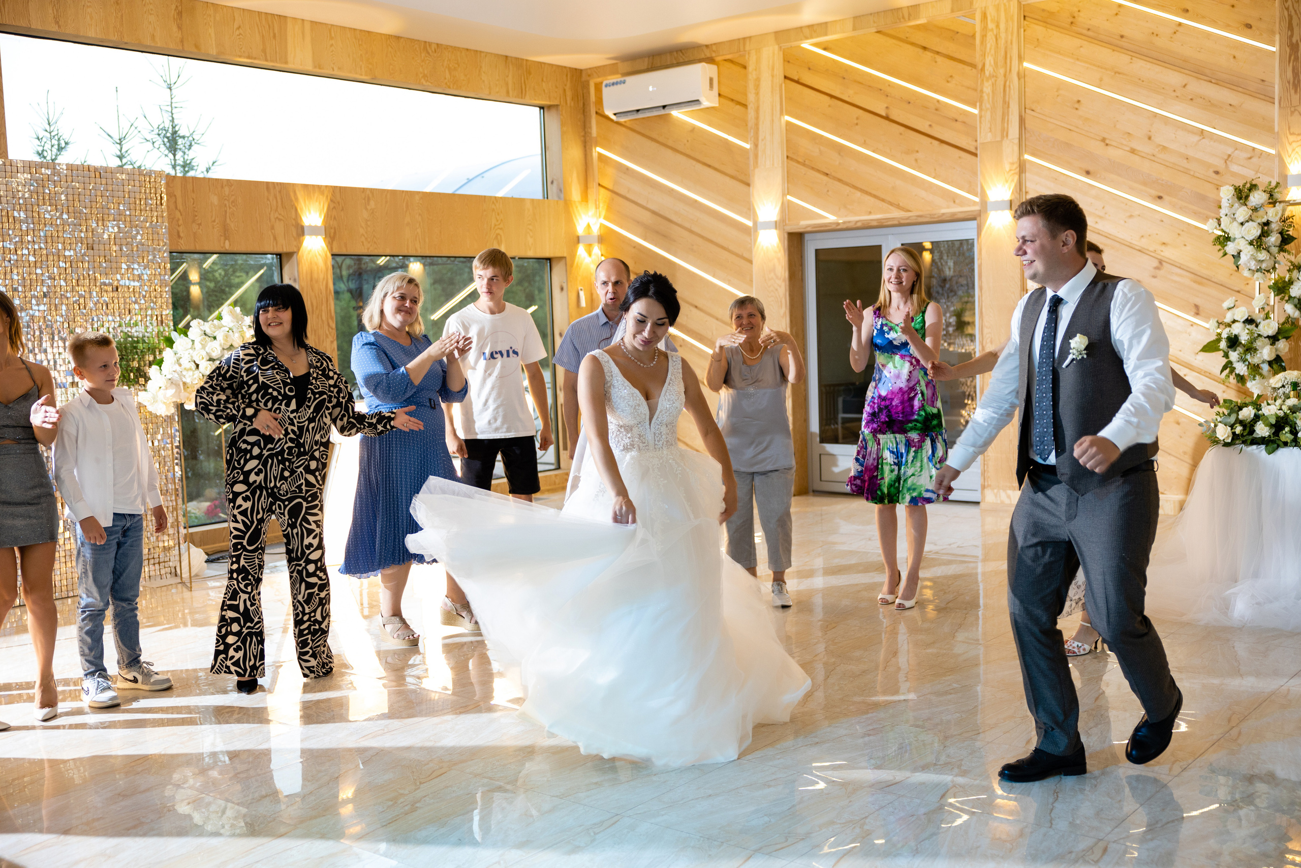 Празднование свадьбы в X-land парке. Репортажный и студийный фотограф в Москве — Софи