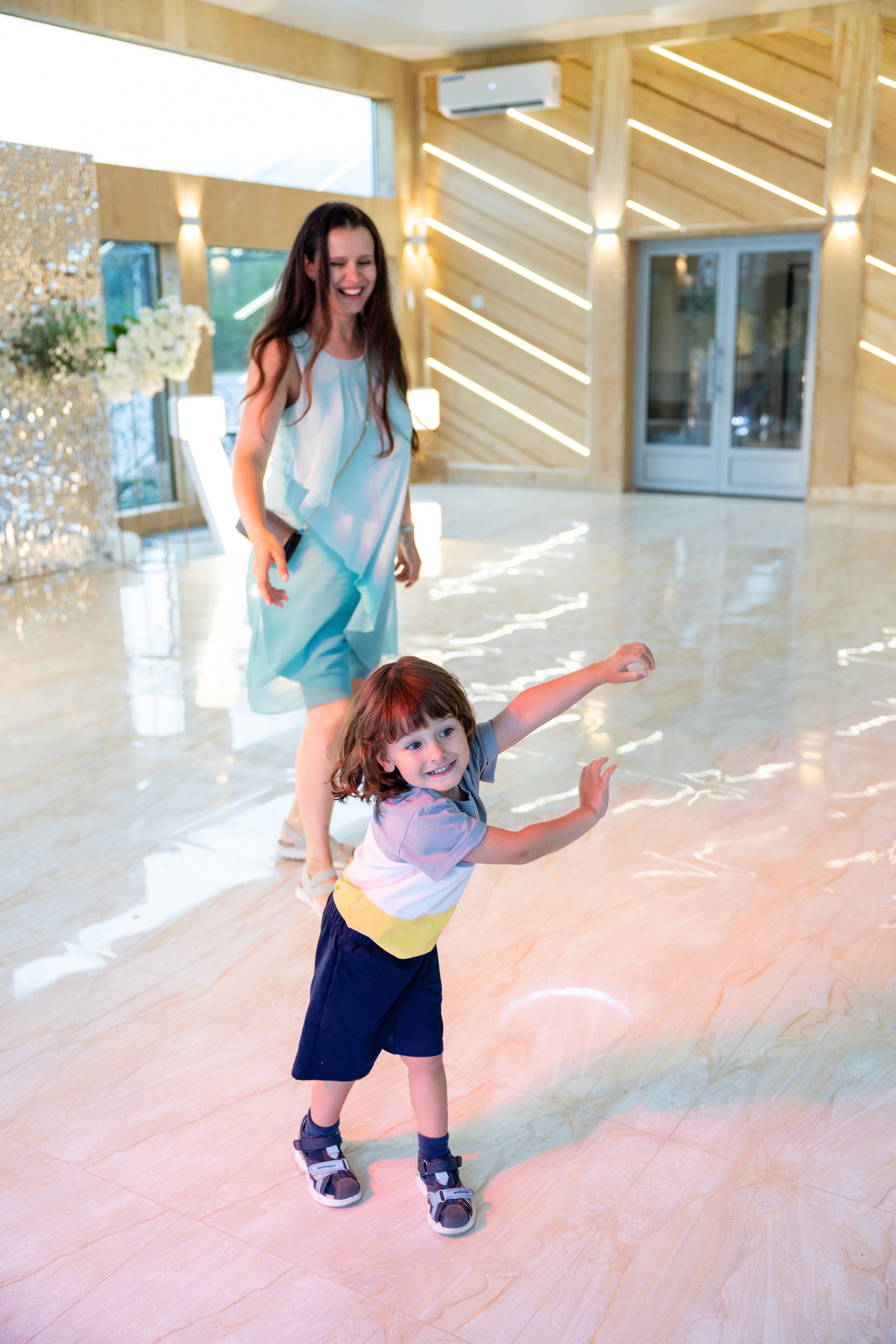 Празднование свадьбы в X-land парке. Репортажный и студийный фотограф в Москве — Софи