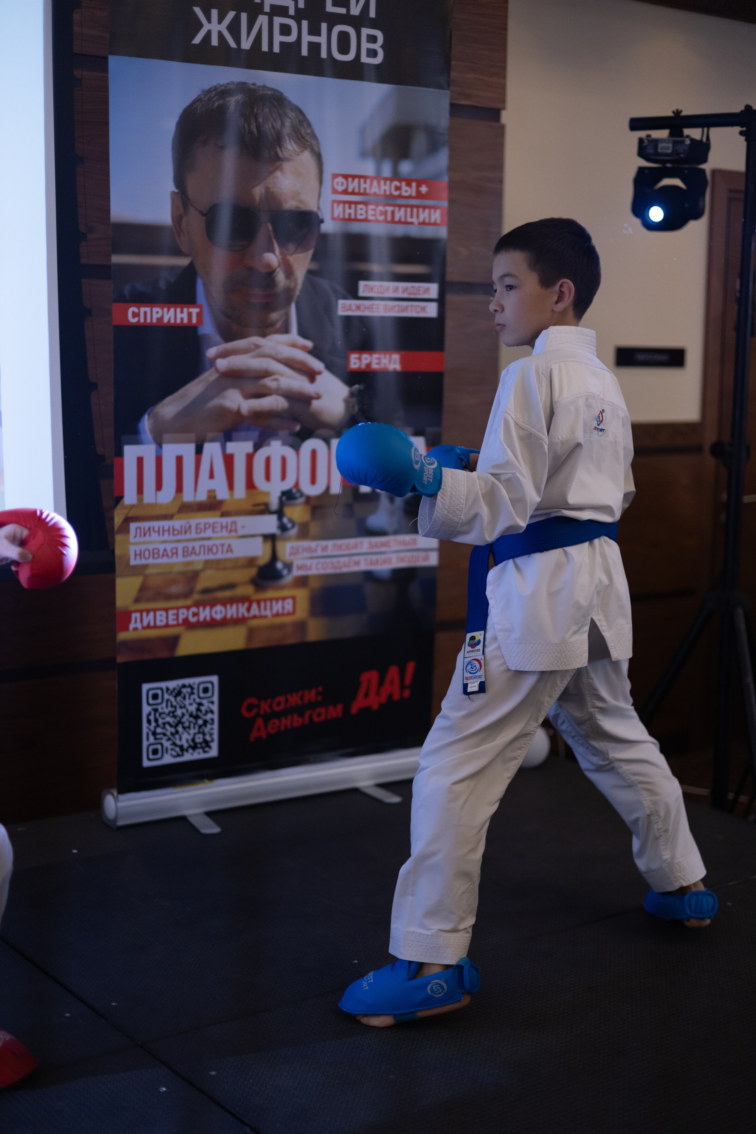 «СКАЖИ ДЕНЬГАМ ДА». Фотограф Красноярск съемки лавстори, фотосессия в студии, портретная съемка, творческие фотосессии