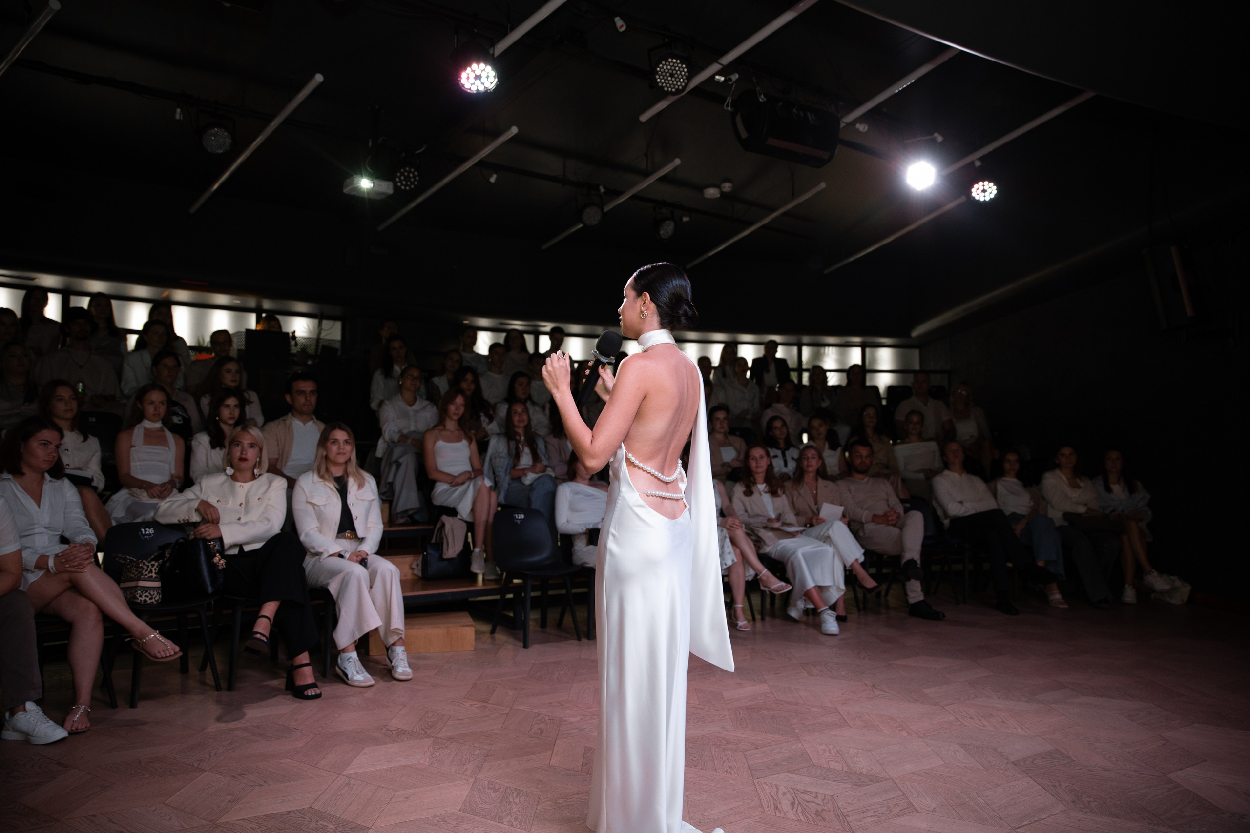 Полина Маришова | Оффлайн Тренинг по речи и голосу. Фотограф брендов и бизнеса в Москве Алексей Сентюрин