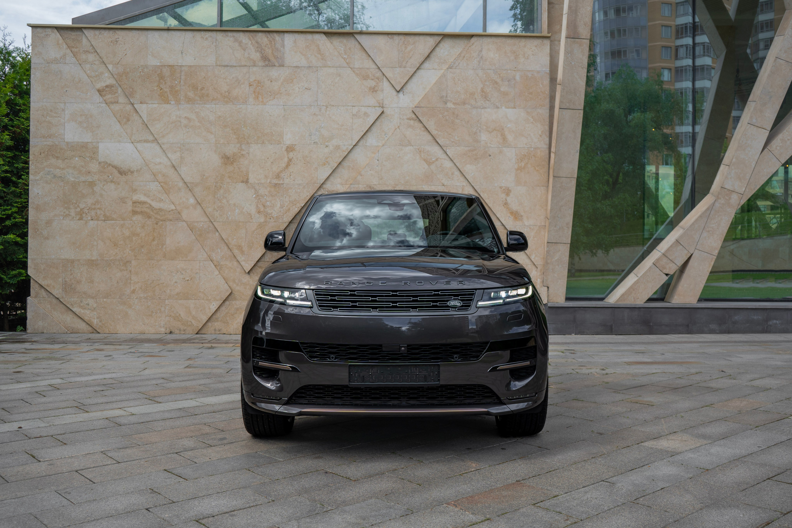 Range Rover Sport 2026. Автомобильный фотограф Ногинск Денис Городок