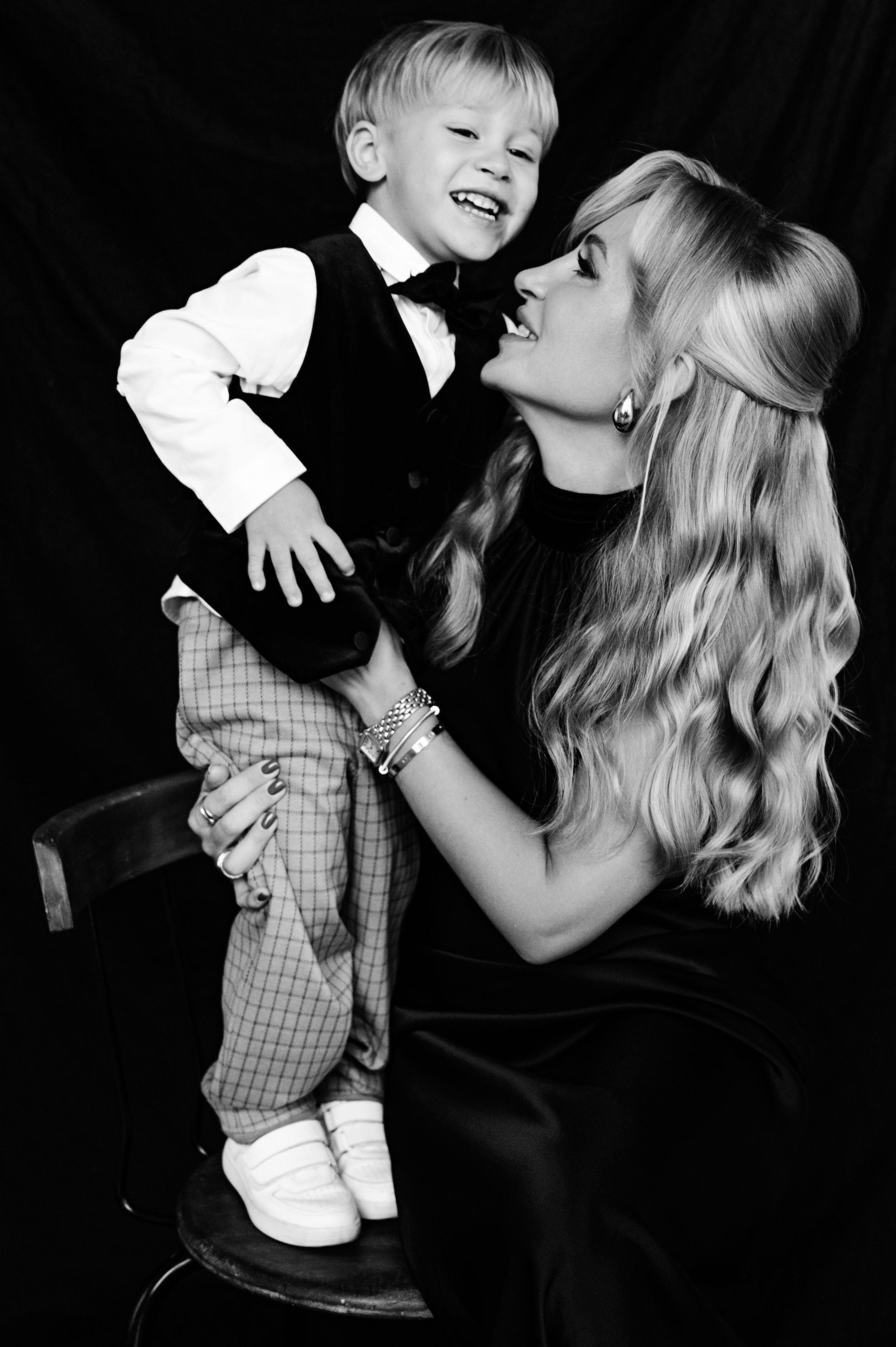 Семейная фотосессия в Санкт-Петербурге от Маргариты Ивановой — душевные кадры с детьми и родителями, помощь в подборе образов, стилист, виза. Профессиональный фотограф беременности в СПБ. Стильные фотосессии беременности в стиле минимализм и классическая фотография