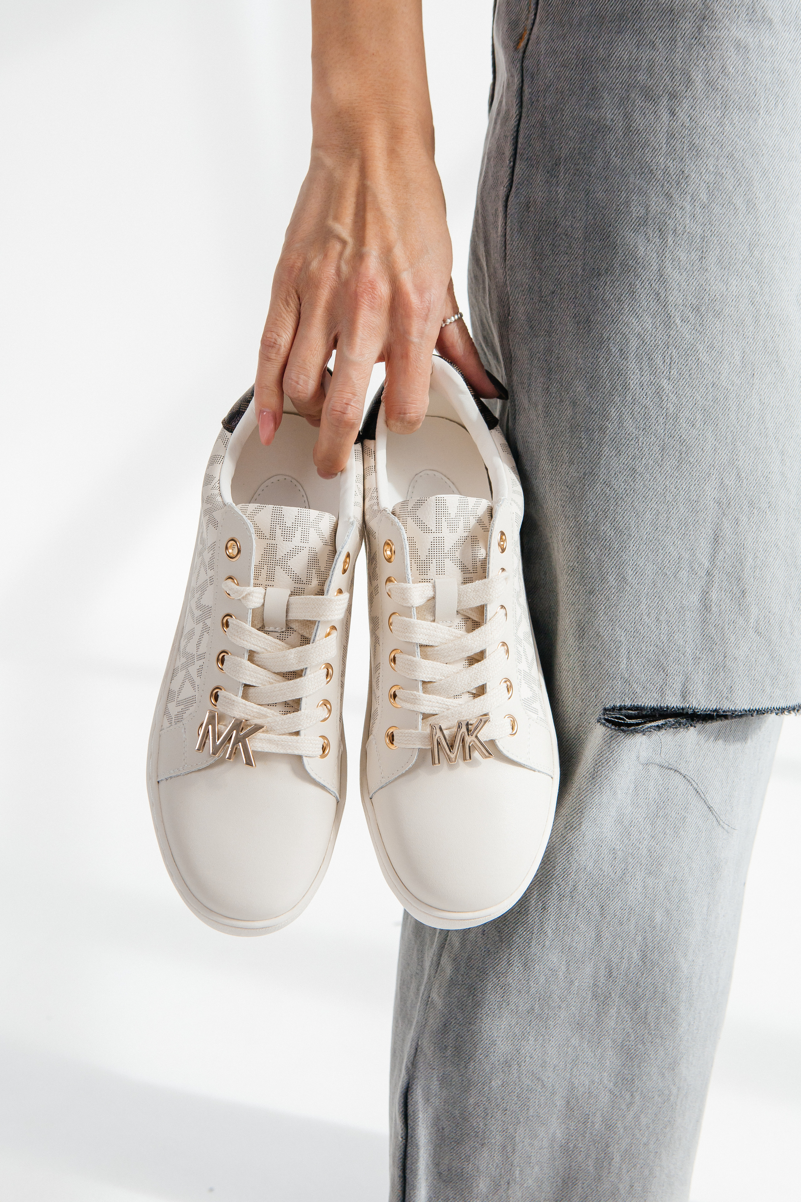 Контент-съёмка для магазина обуви Calipso. Контент-фотограф в Абакане Наталья Нагибина