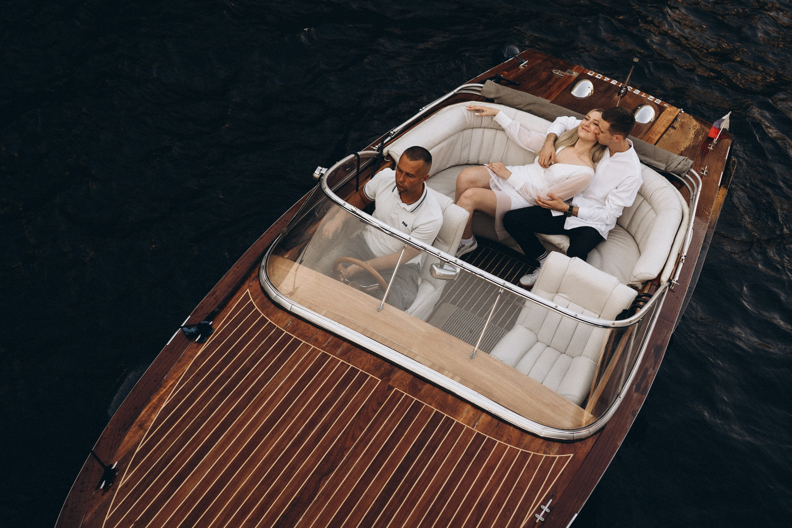 СВАДЕНБНАЯ СЬЕМКА НА КАТЕРЕ ПО КАНАЛАМ САНКТ-ПЕТЕРБУРГА И В АКВАТОРИИ НЕВЫ. Профессиональный фотограф, Санкт-Петербург — Виктория Богомолова