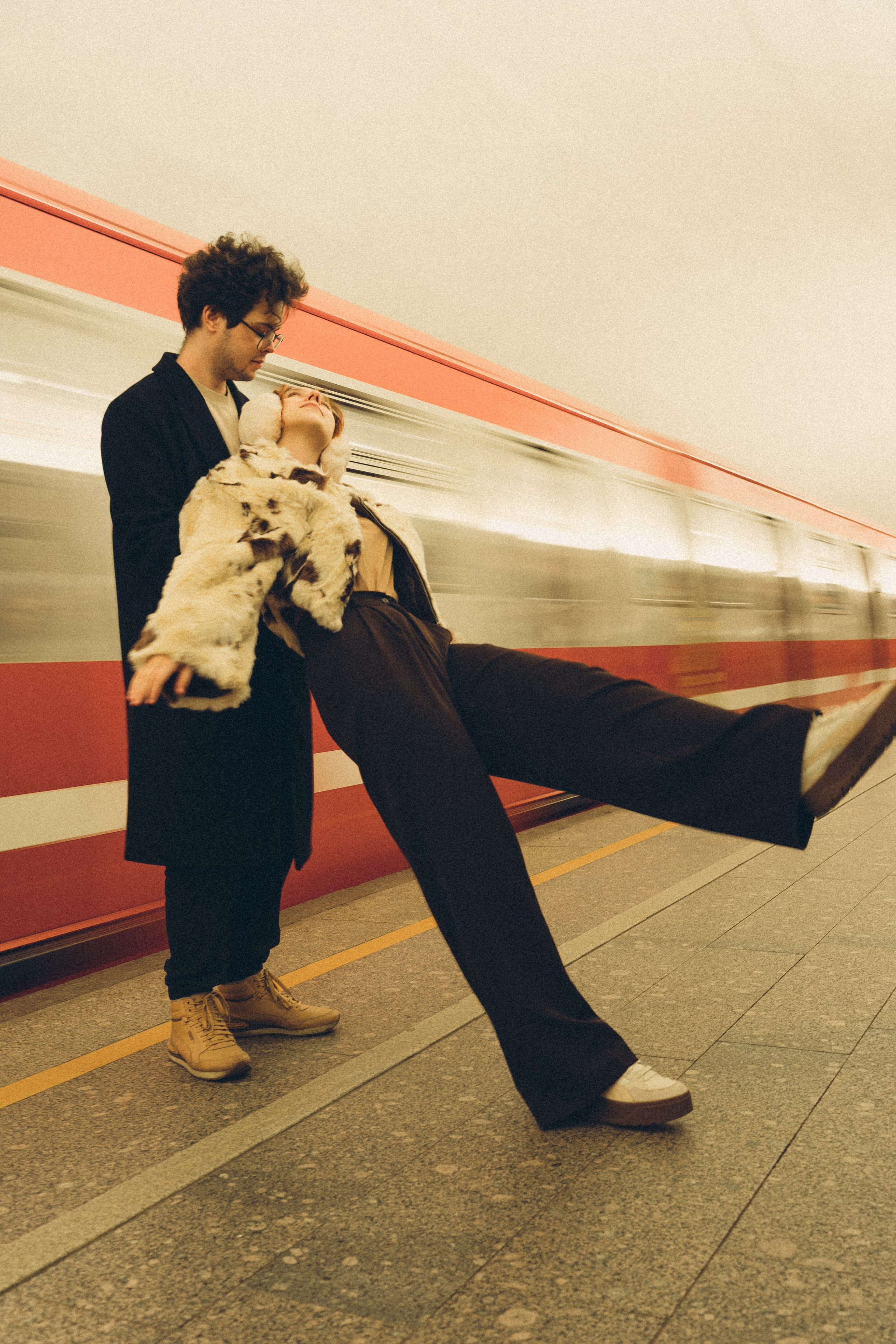 НОВОГОДНЯЯ ФОТОСЕСИИЯ ПАРЫ В МЕТРО ЛЮБОВЬ. Профессиональный фотограф, Санкт-Петербург — Виктория Богомолова