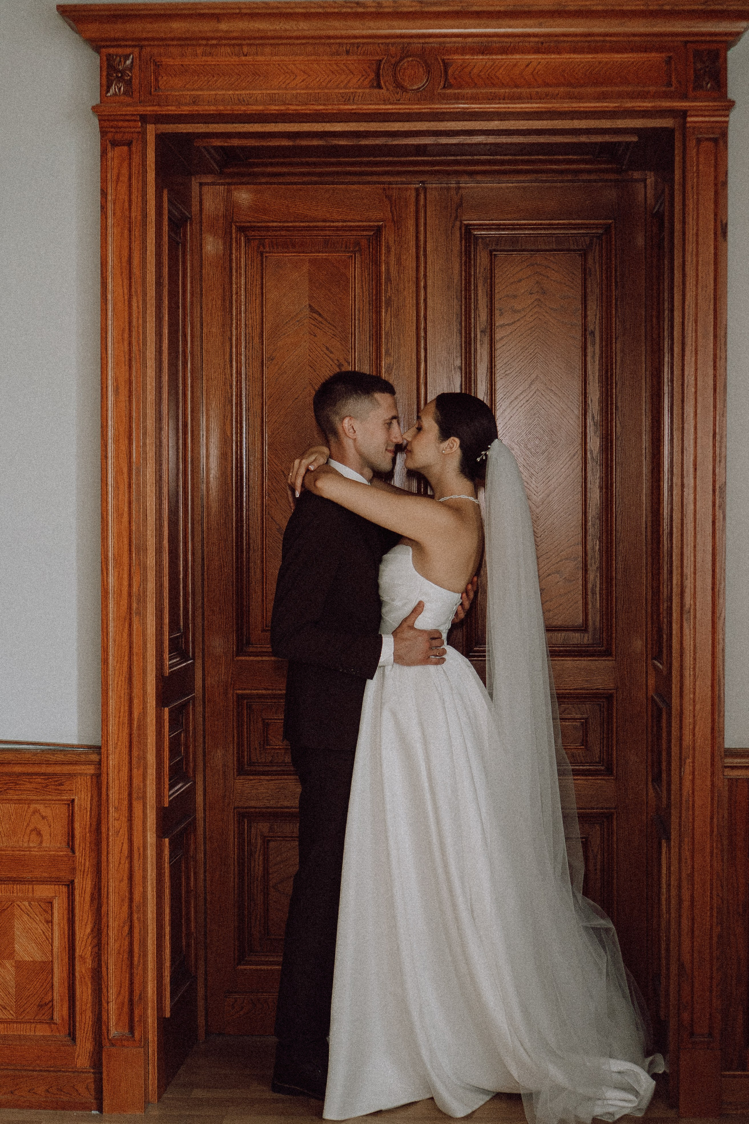 СВАДЕБНАЯ ПРОГУЛКА В САНТК-ПЕТЕРБУРГЕ (ИСАКИЕВСКИЙ СОБОР, ЗИМНЯЯ КАНАВКА, ЭРМИТАЖ И БОЛЬШАЯ МОРСКАЯ УЛИЦА). Профессиональный фотограф, Санкт-Петербург — Виктория Богомолова