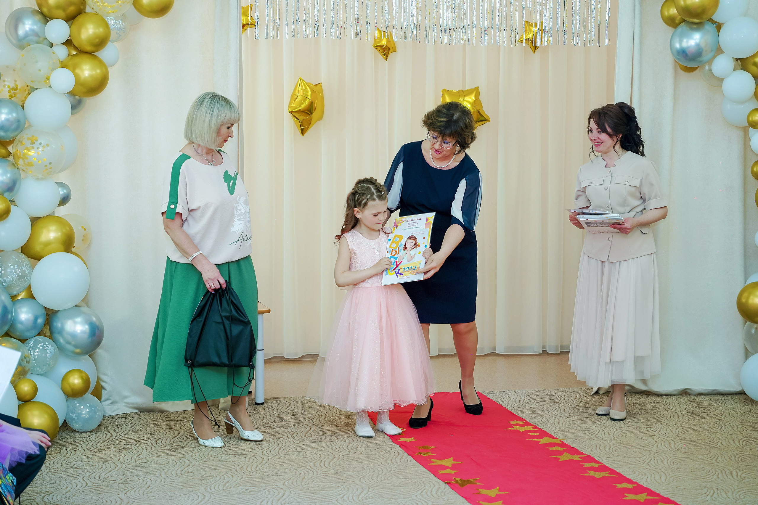 Фотосъемка видеосъёмка фотограф видеооператор новогодних утренников  в. Фотограф, видеооператор Нина Коршунова